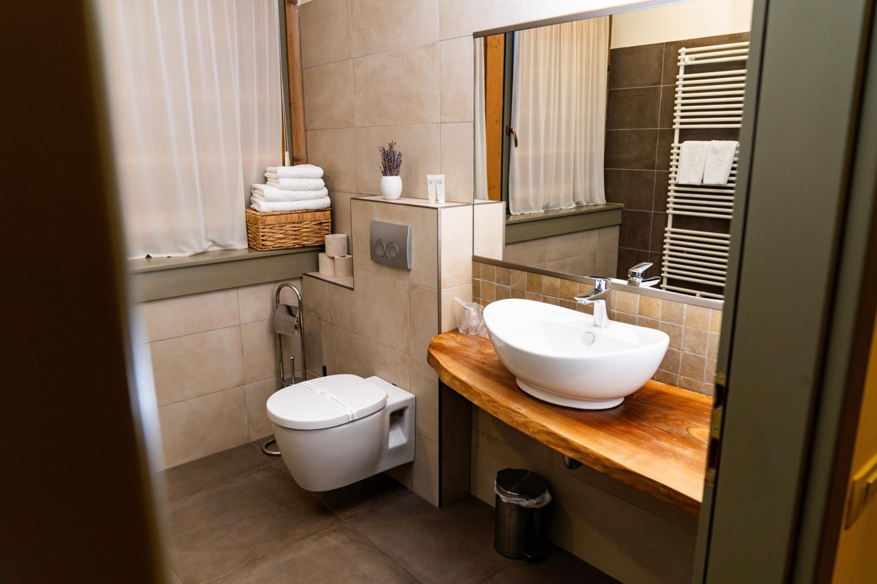 Suite with Mountain View - Photo 2