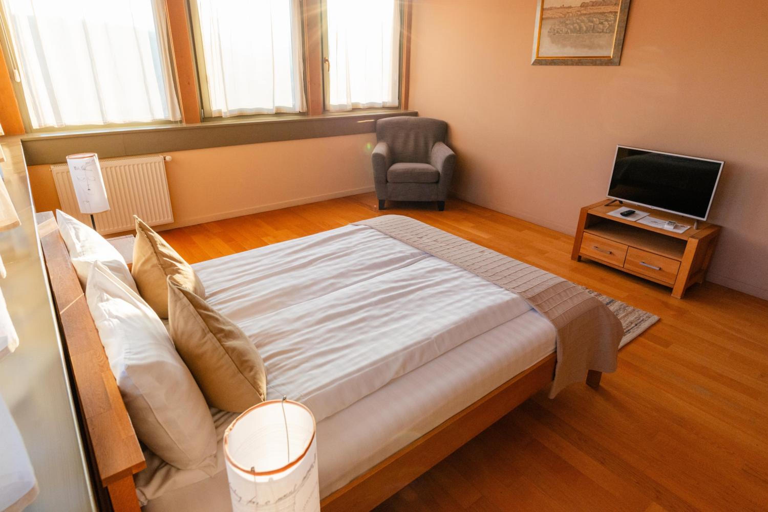Suite with Mountain View - Photo 7