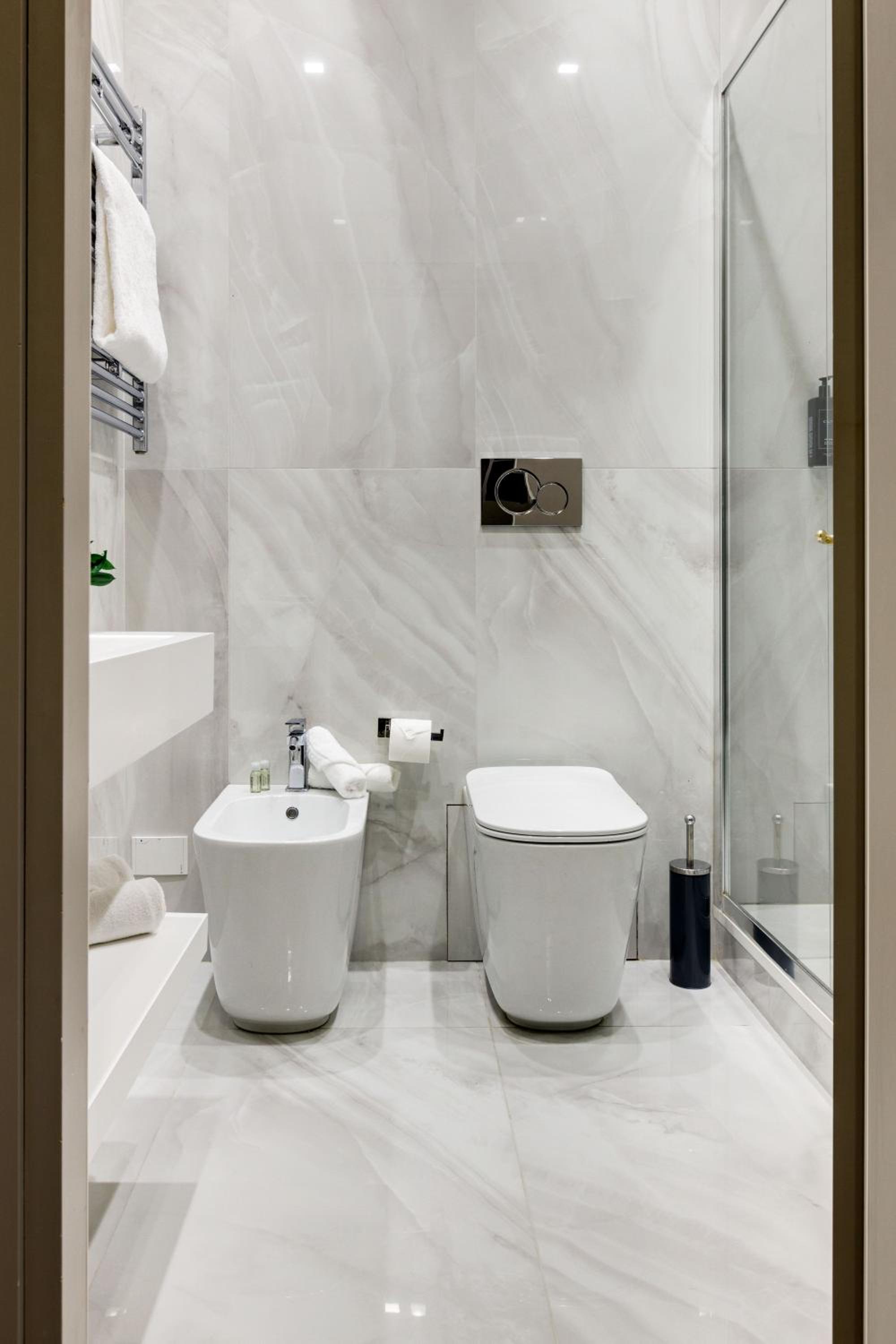 Deluxe Suite with City View photo 3