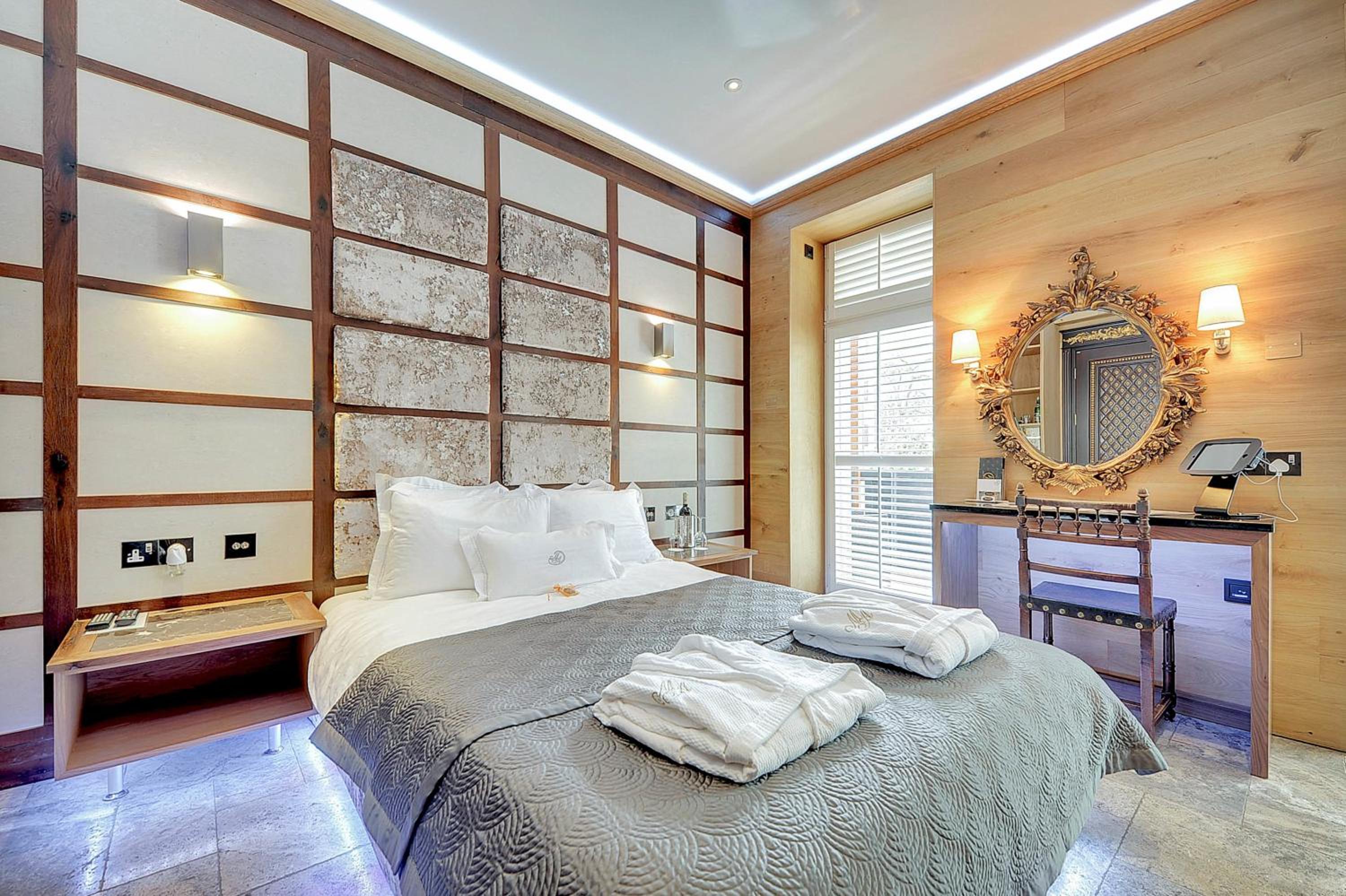 Double Room - Photo 7