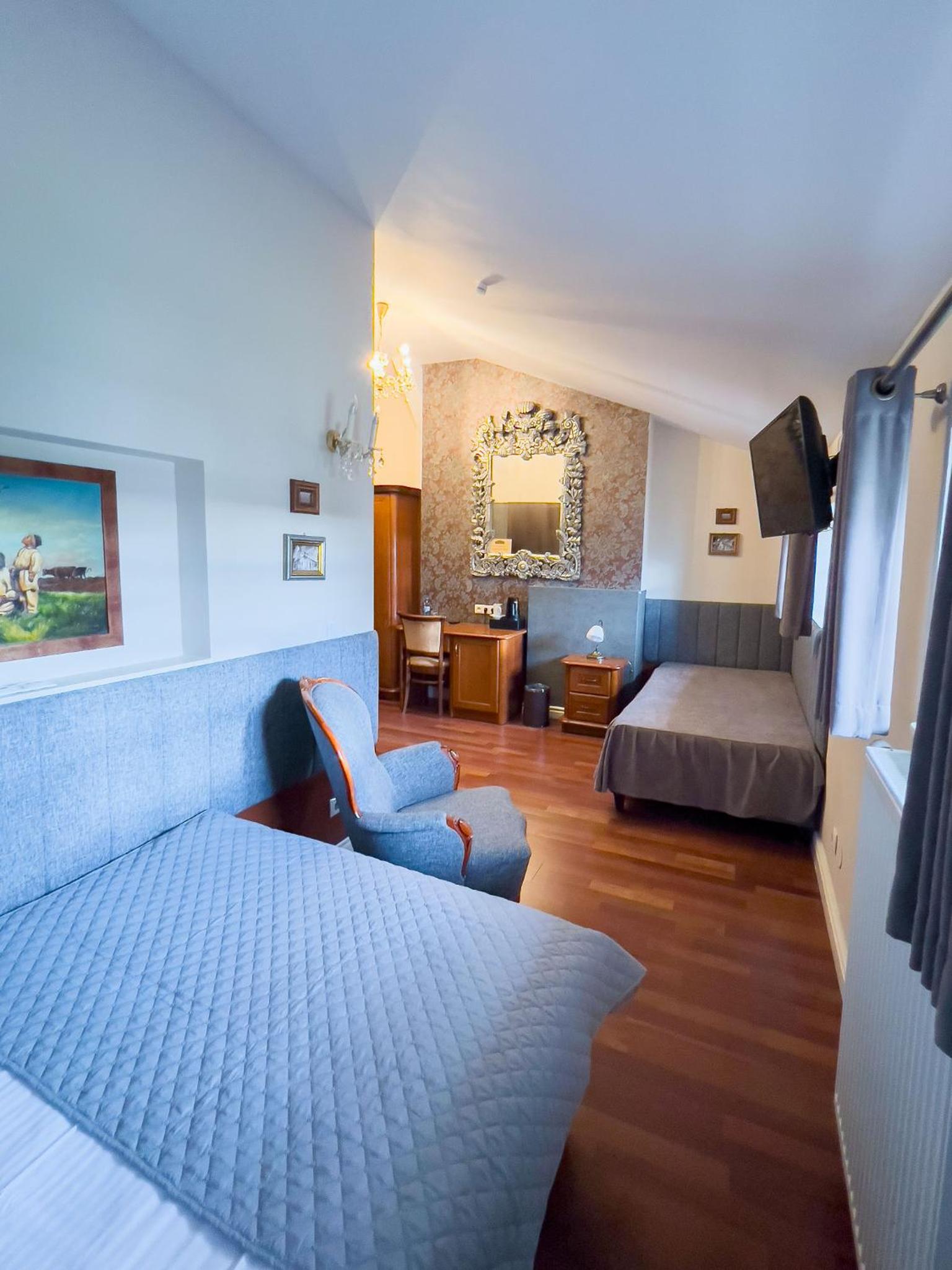 Twin Room - Photo 6