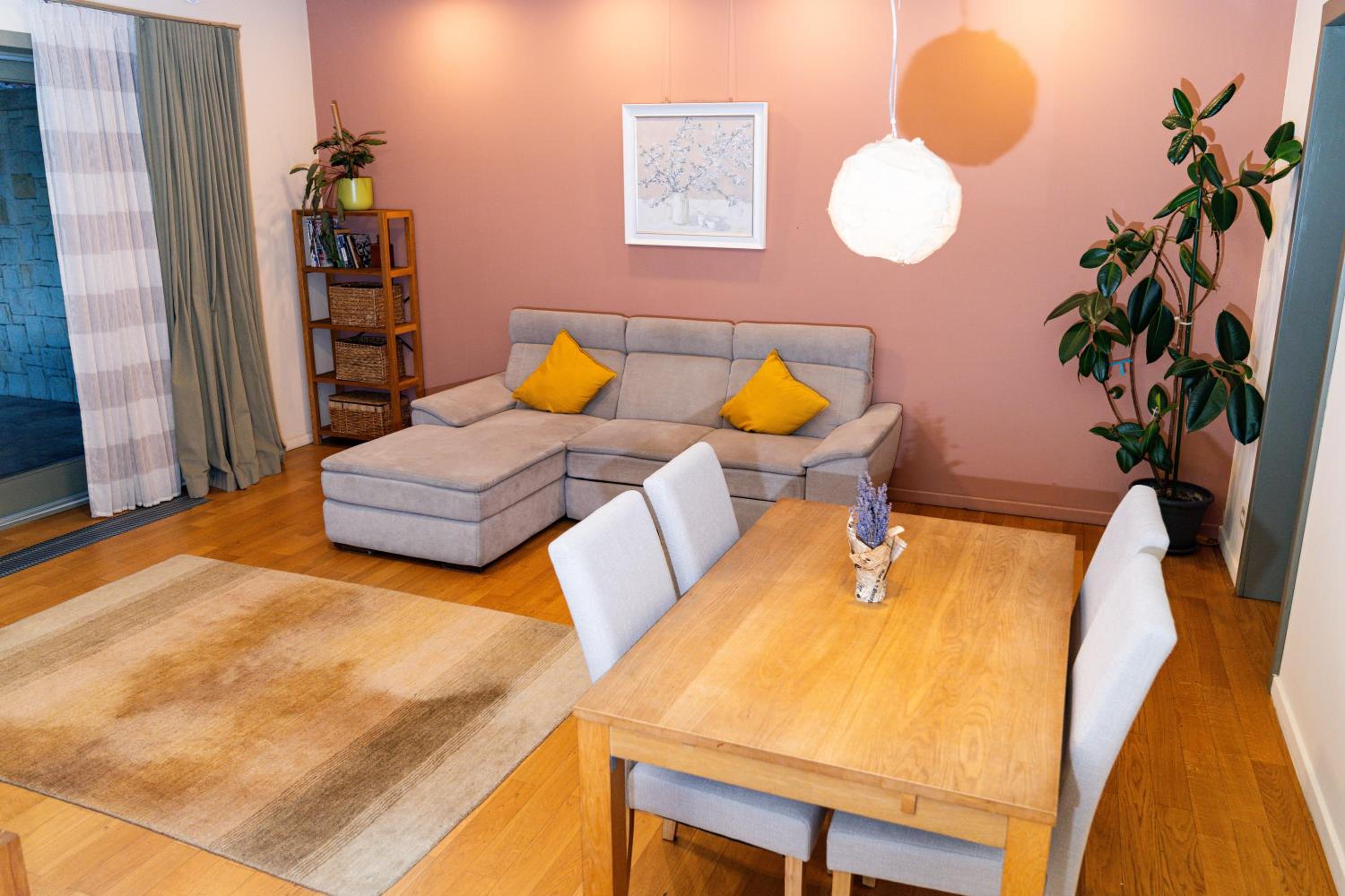 One-Bedroom Apartment - Photo 6