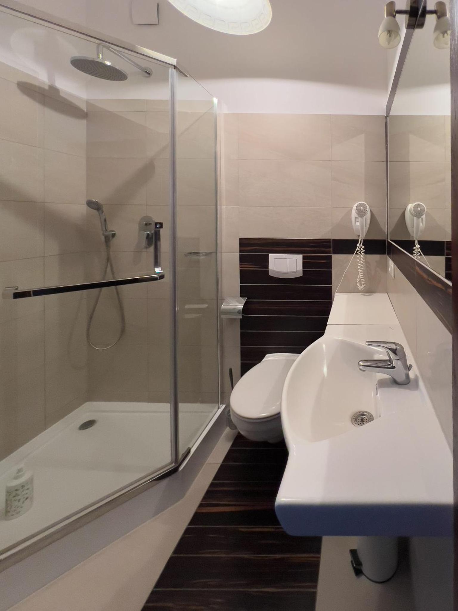 Twin Room - Photo 11