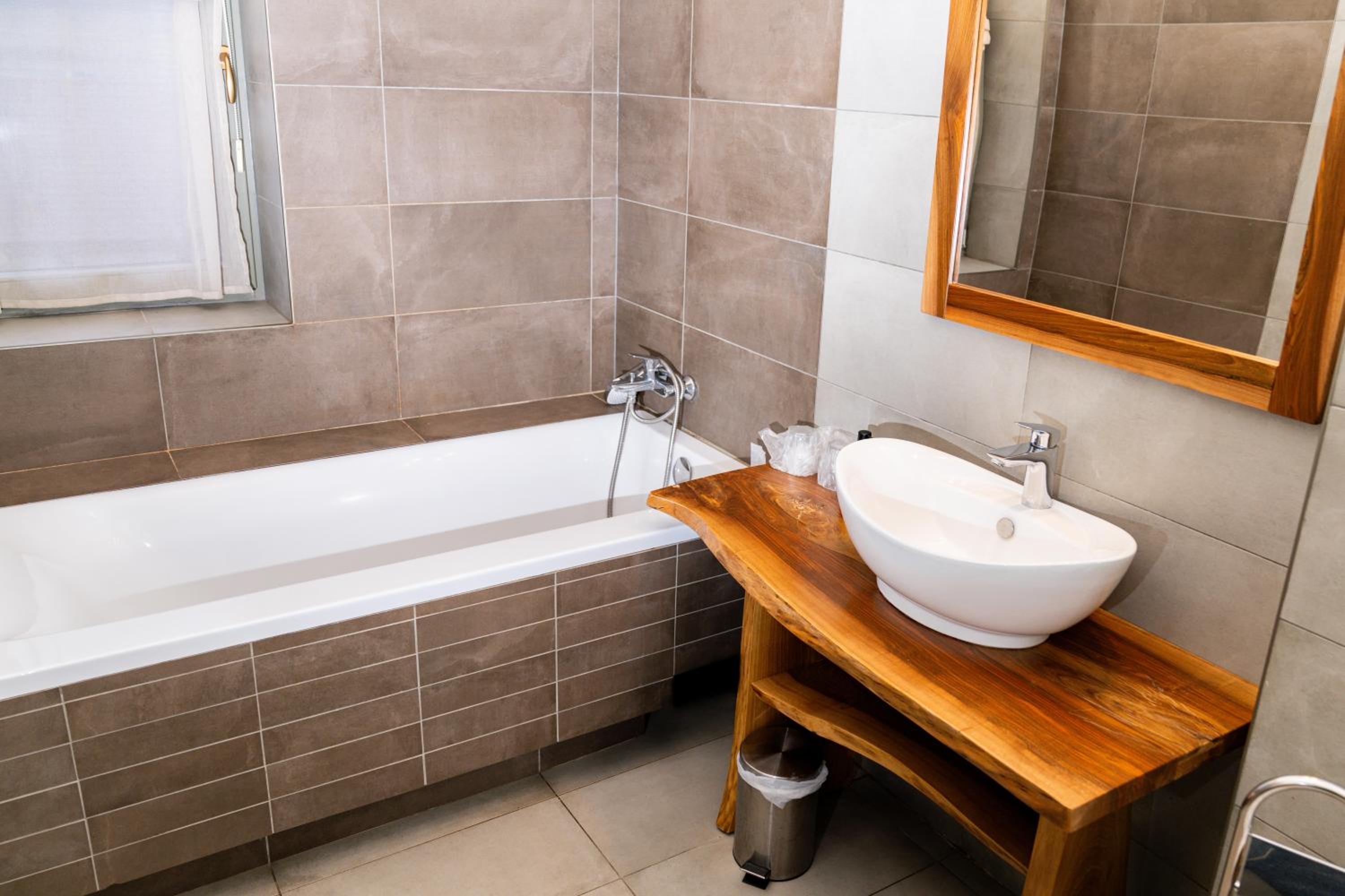 One-Bedroom Apartment - Photo 4