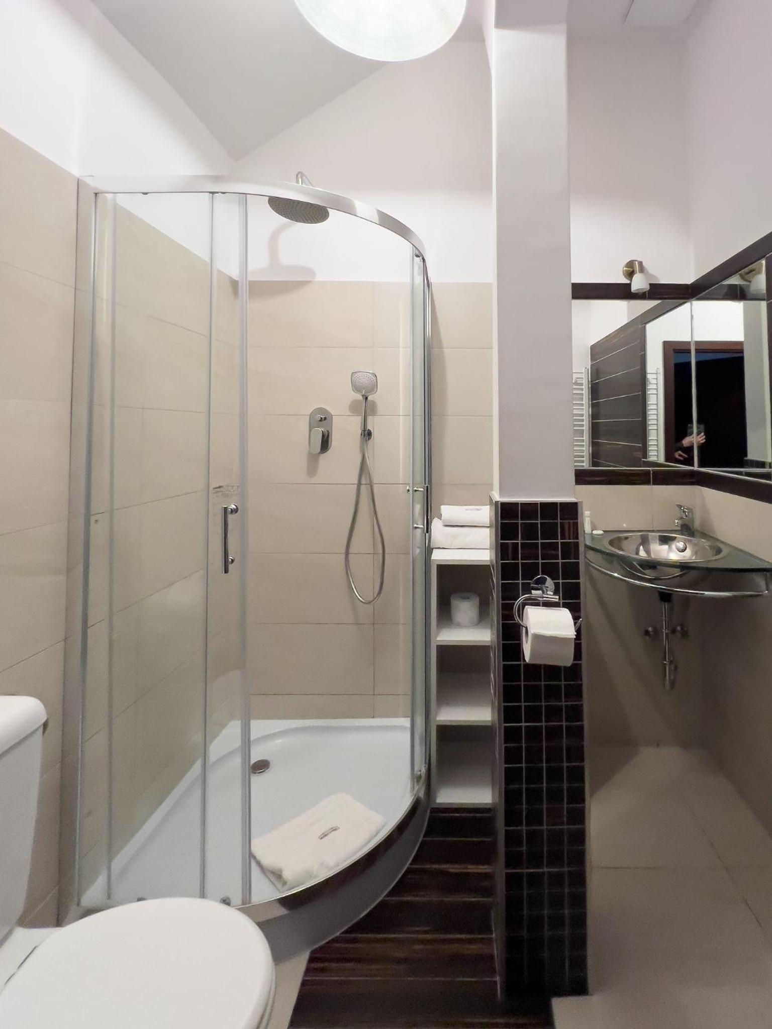 Twin Room - Photo 10