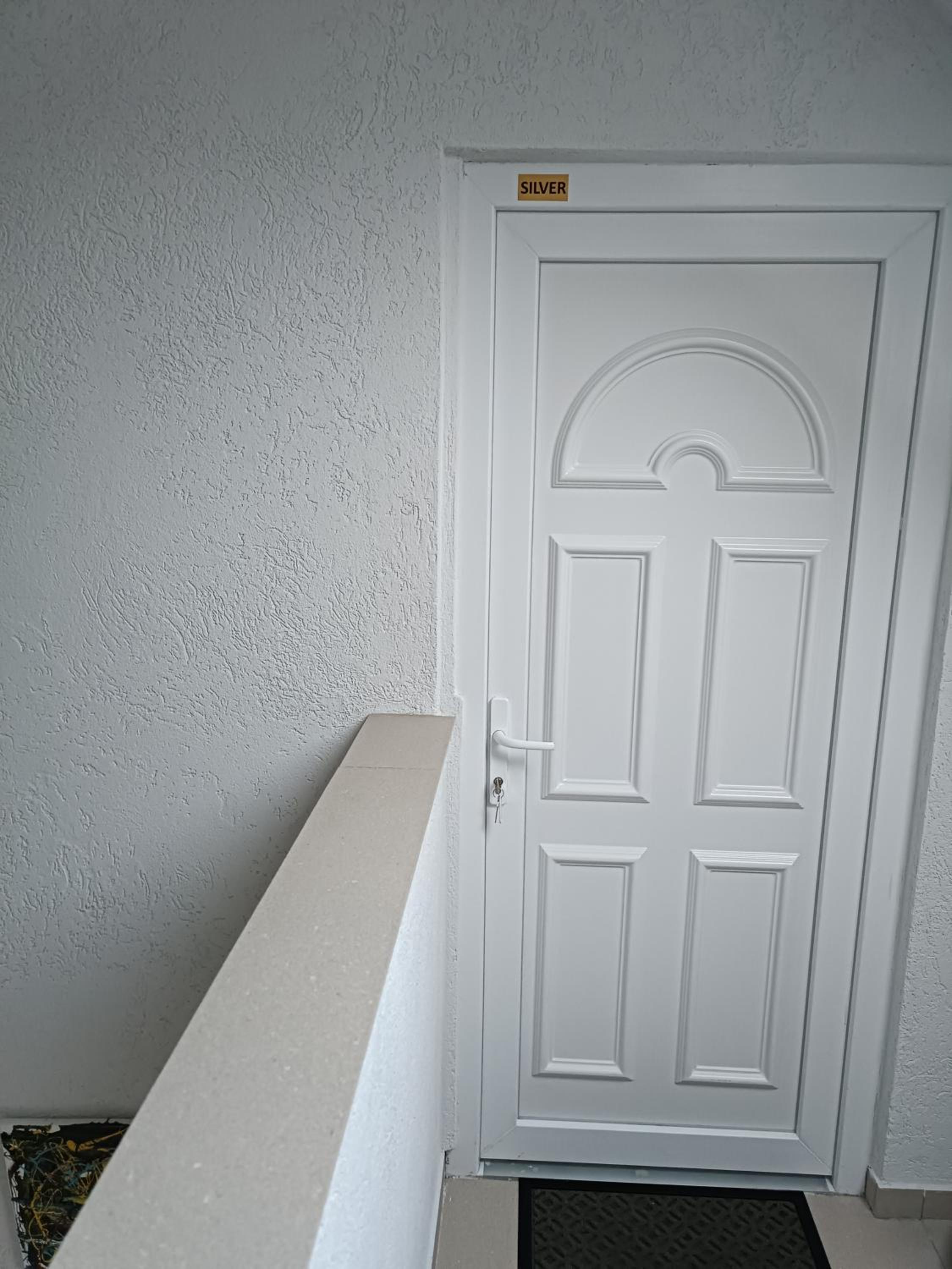 Standard Queen Room - Photo 6