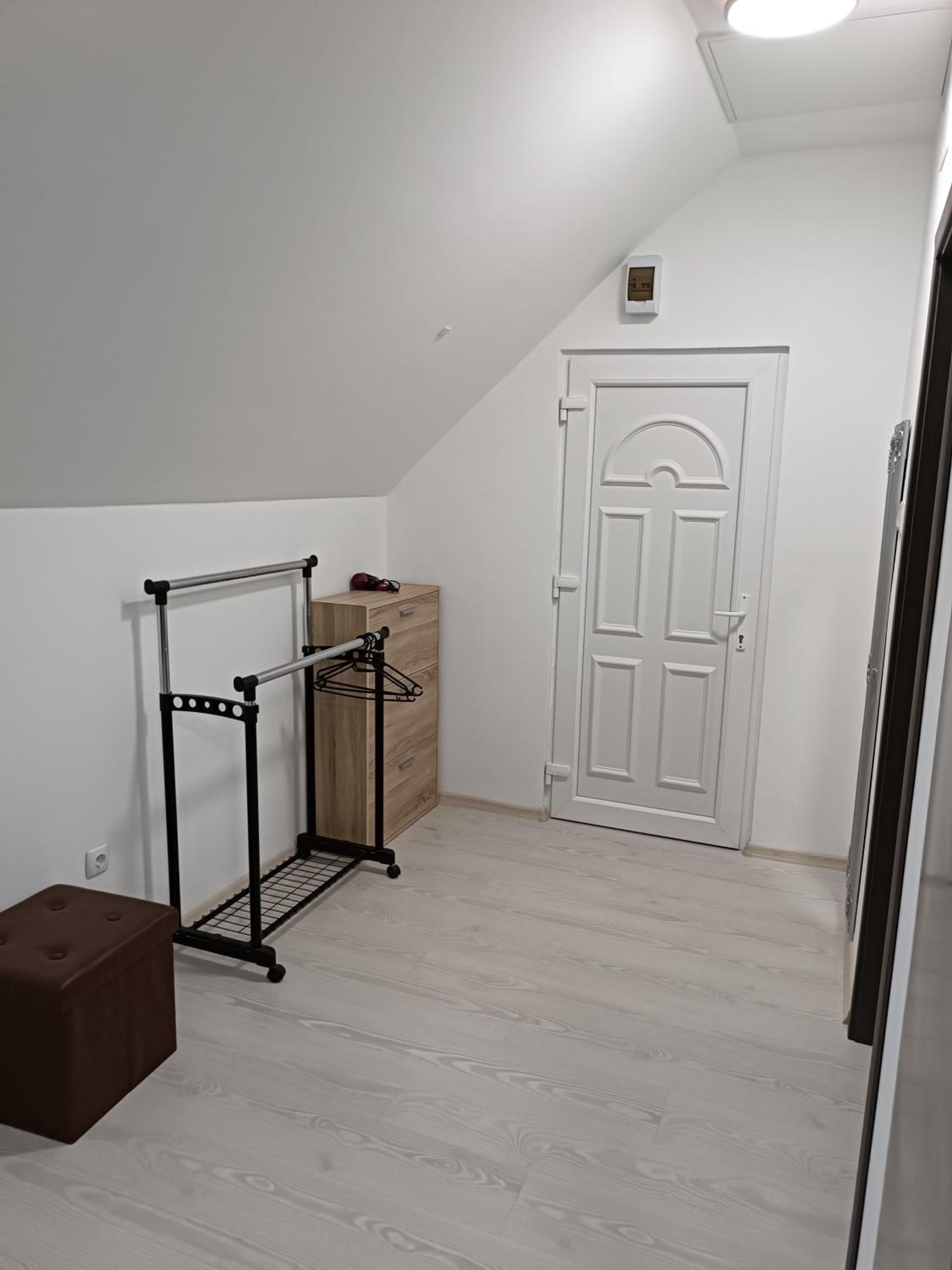 Standard Queen Room - Photo 10