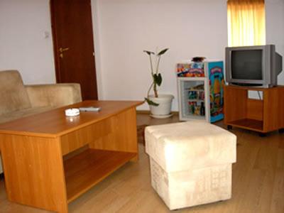 Studio Apartment - Photo 1