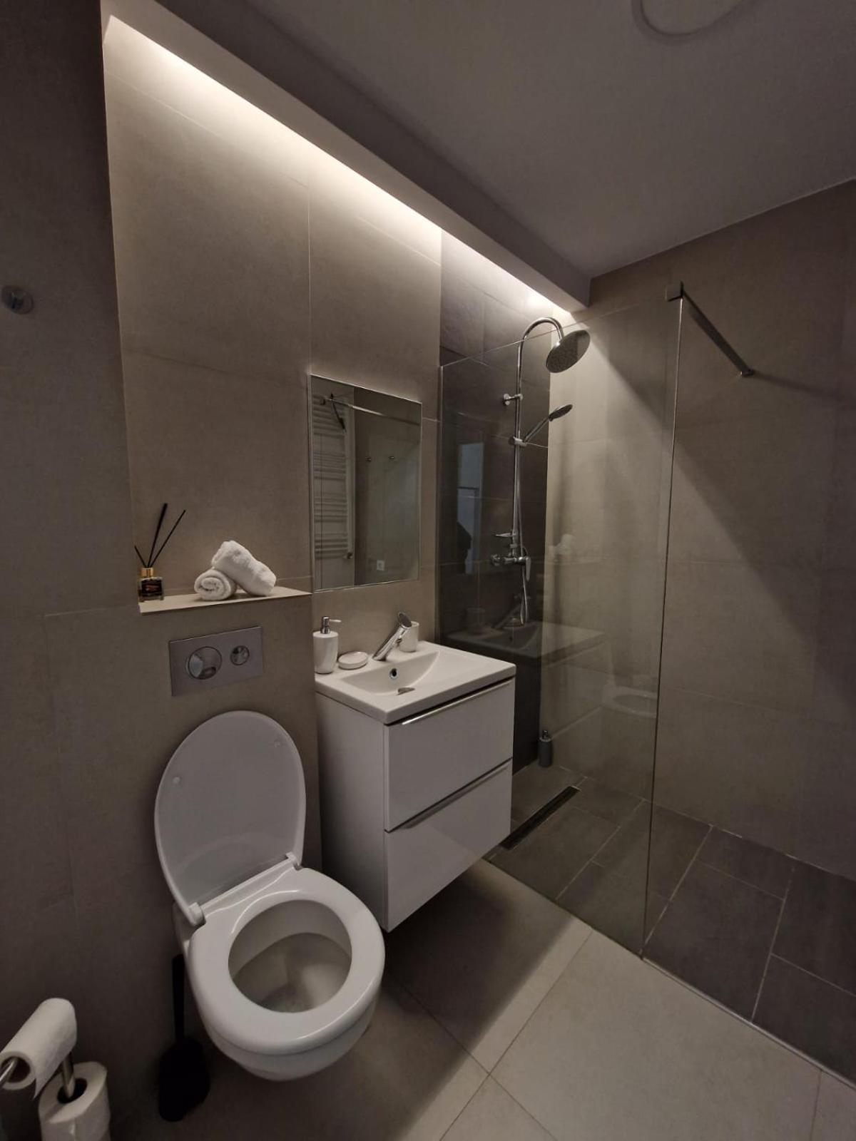 One-Bedroom Apartment photo 3