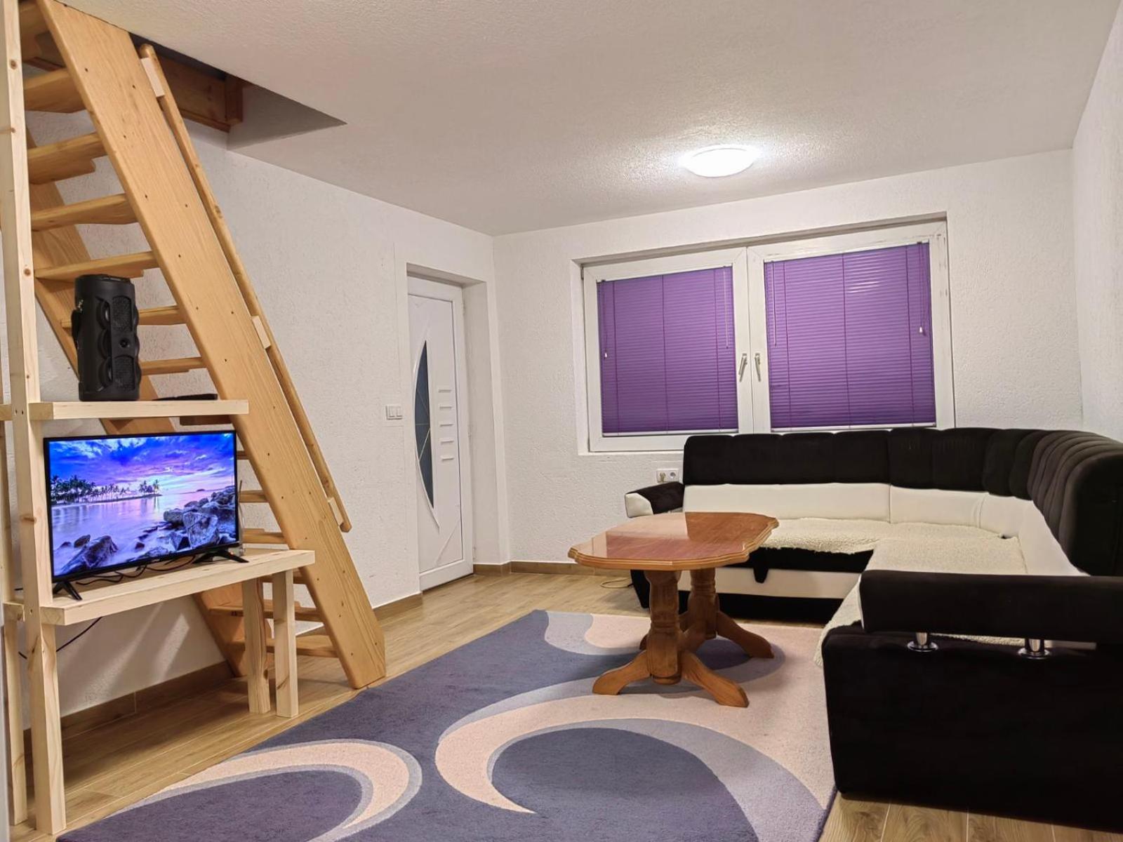 One-Bedroom House photo 1