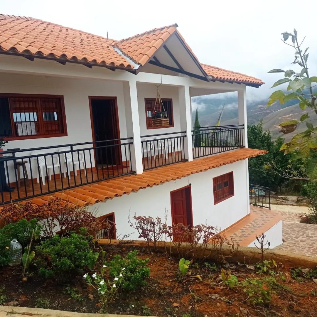 Four-Bedroom House photo 2