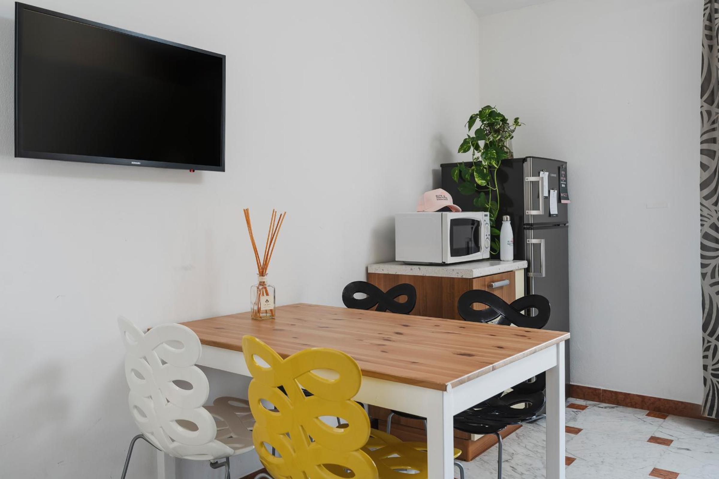 One-Bedroom Apartment - Photo 3