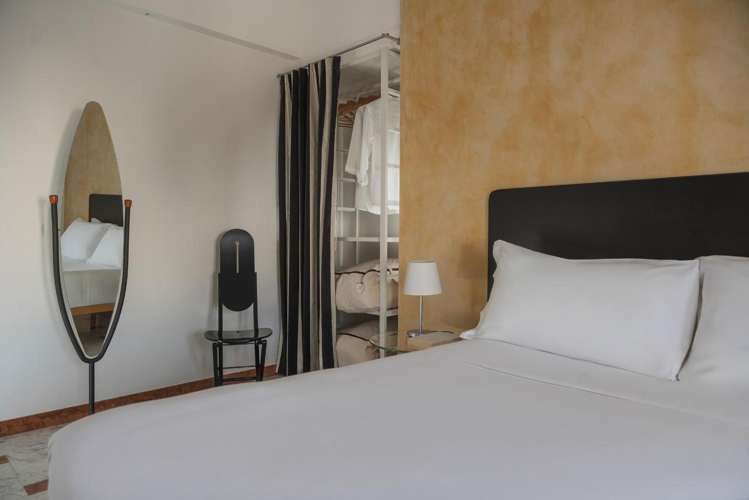 One-Bedroom Apartment - Photo 1