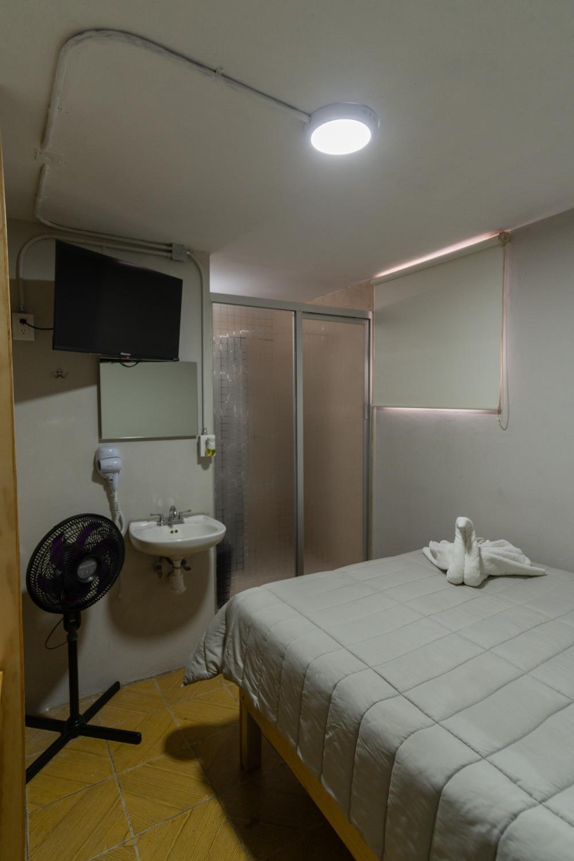 Standard Double Room - Photo 6