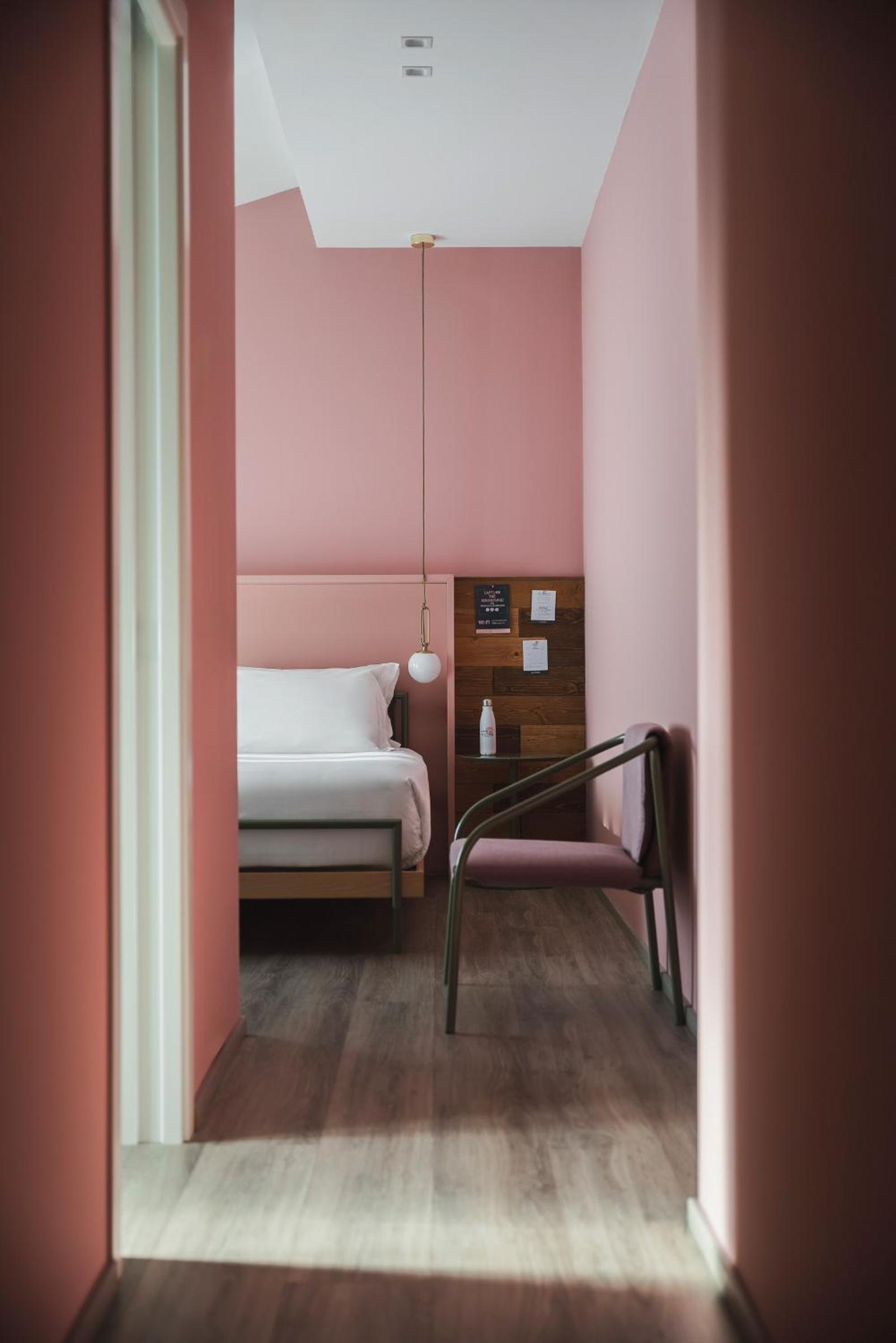 Deluxe Room - Photo 7