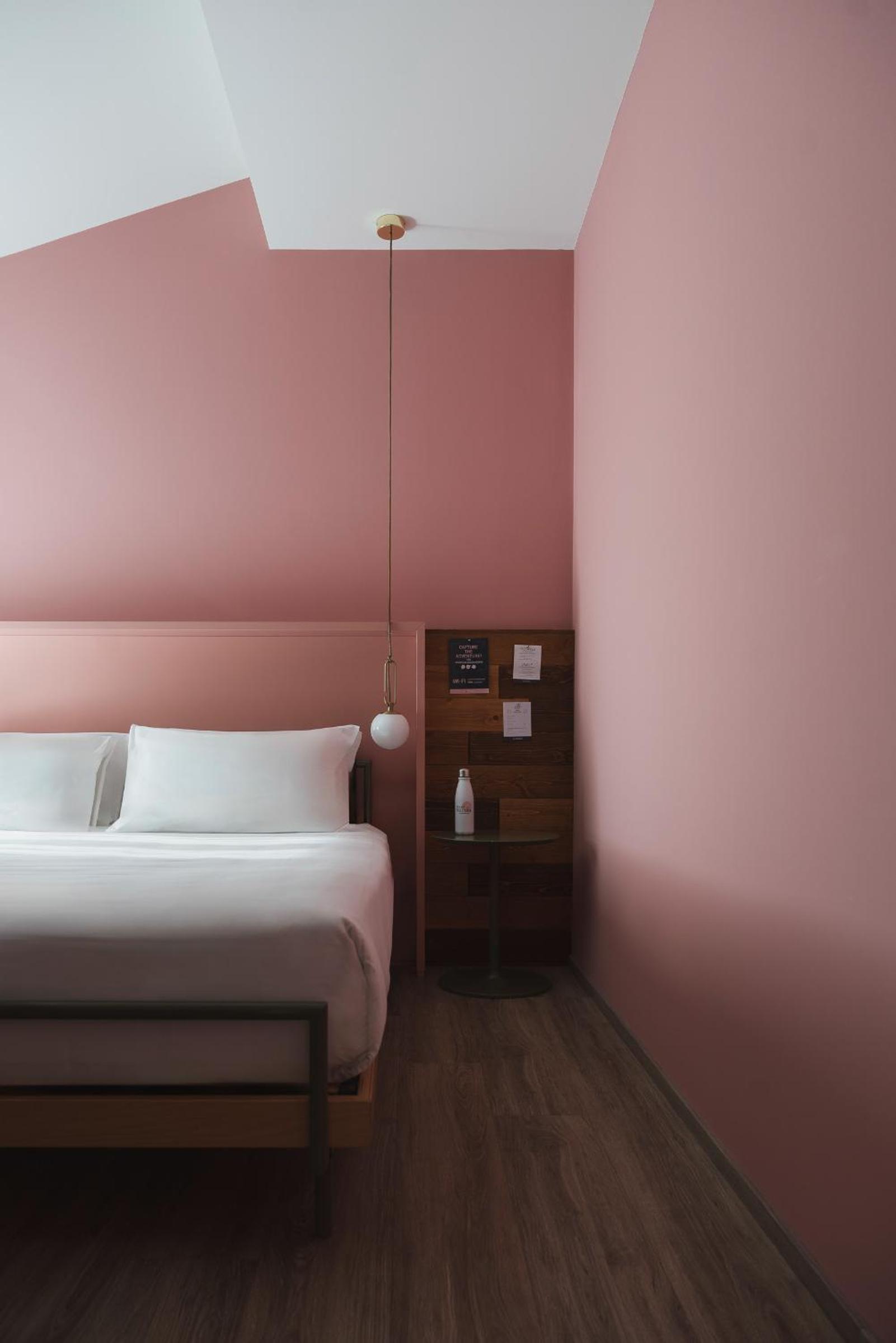 Deluxe Room - Photo 5