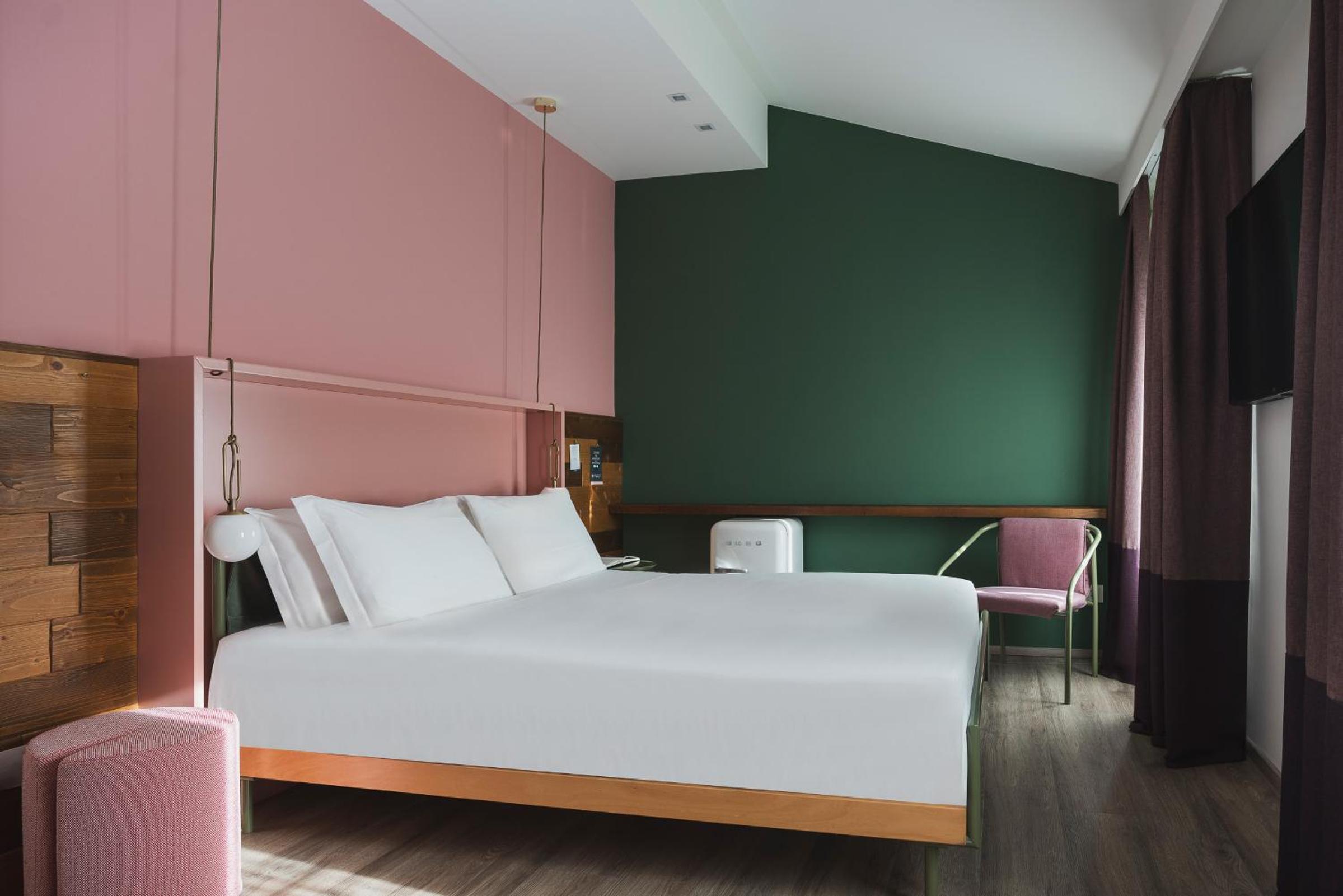 Deluxe Room - Photo 1