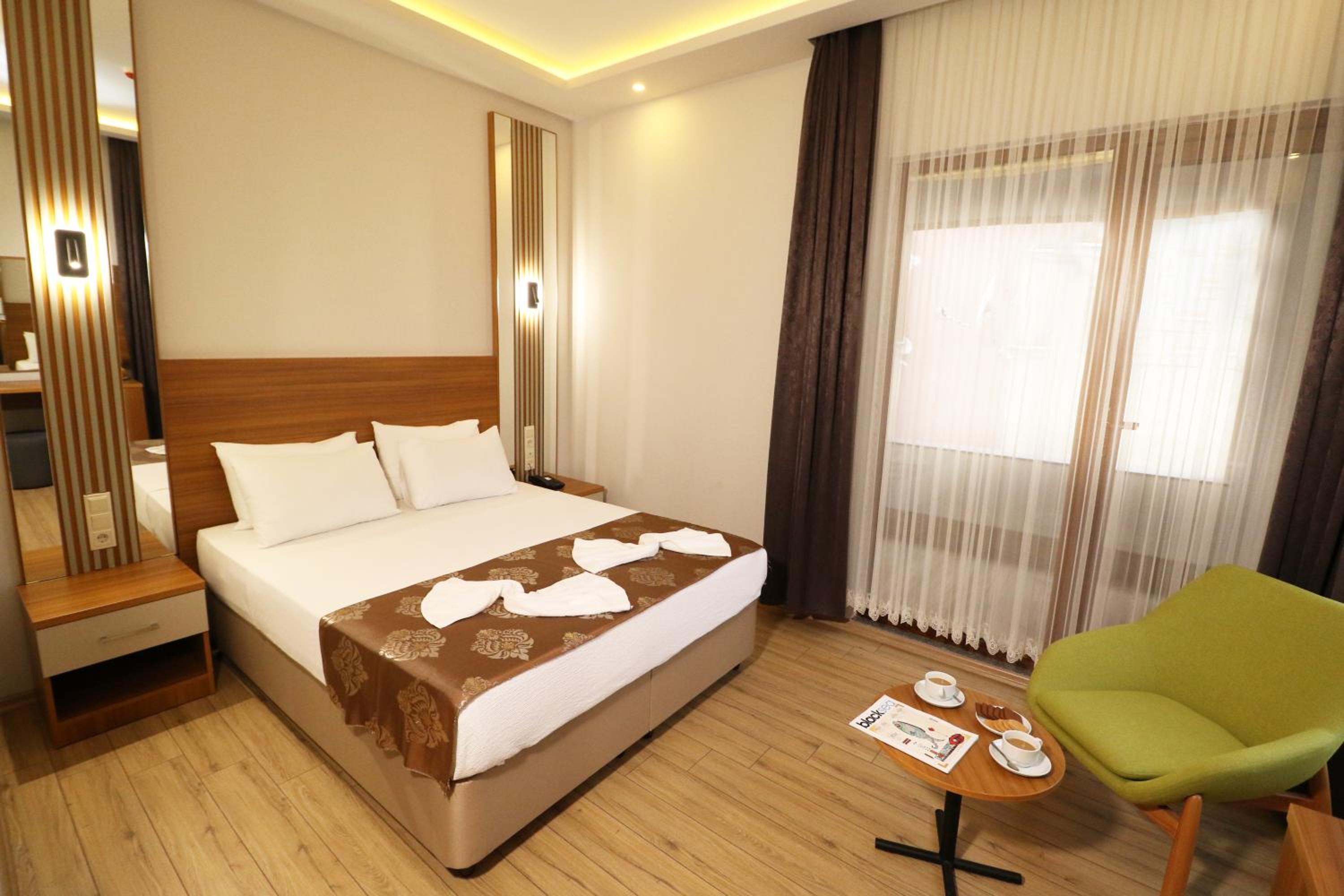 Deluxe Queen Room - Photo 4