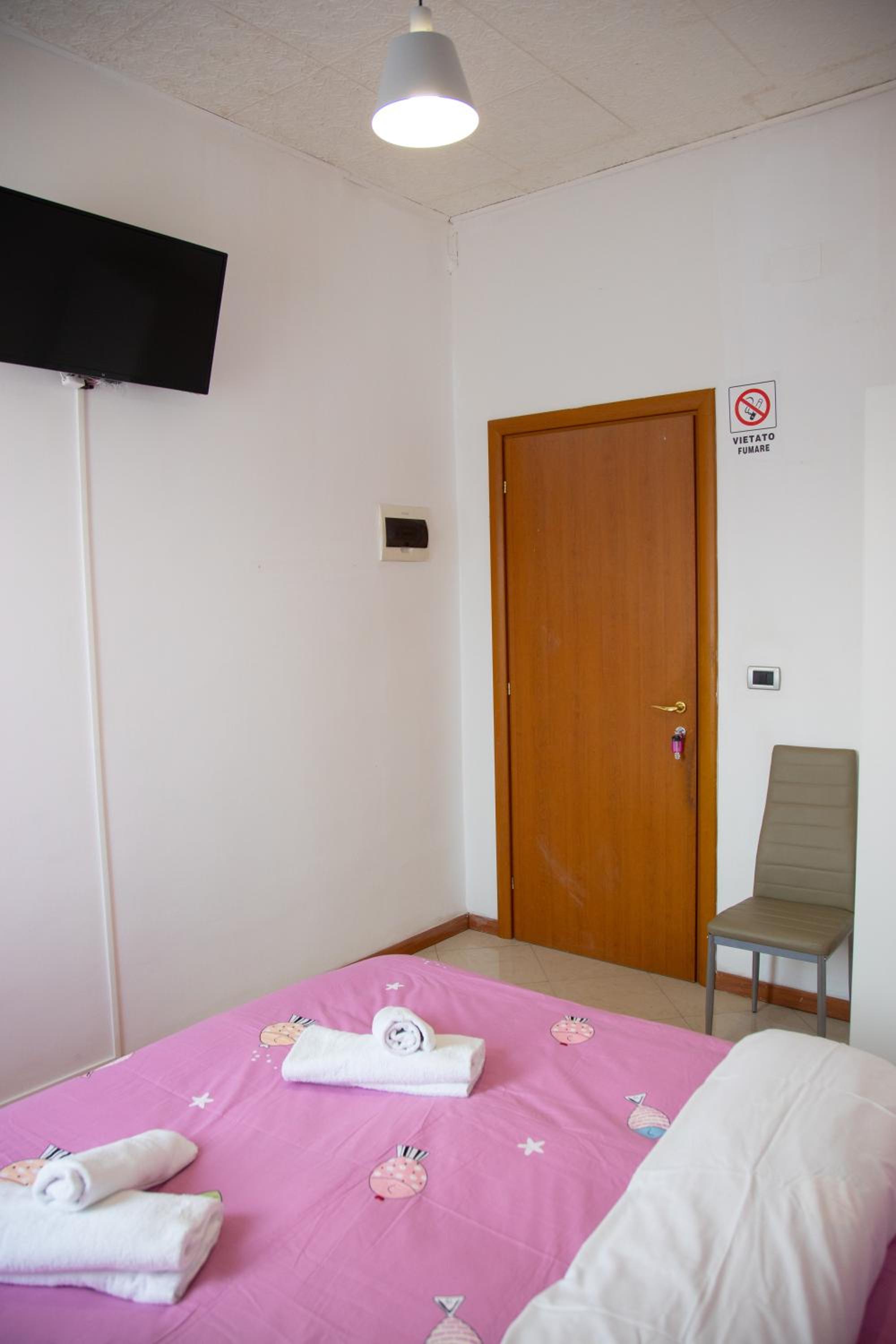 Triple Room with Shared Bathroom photo 2