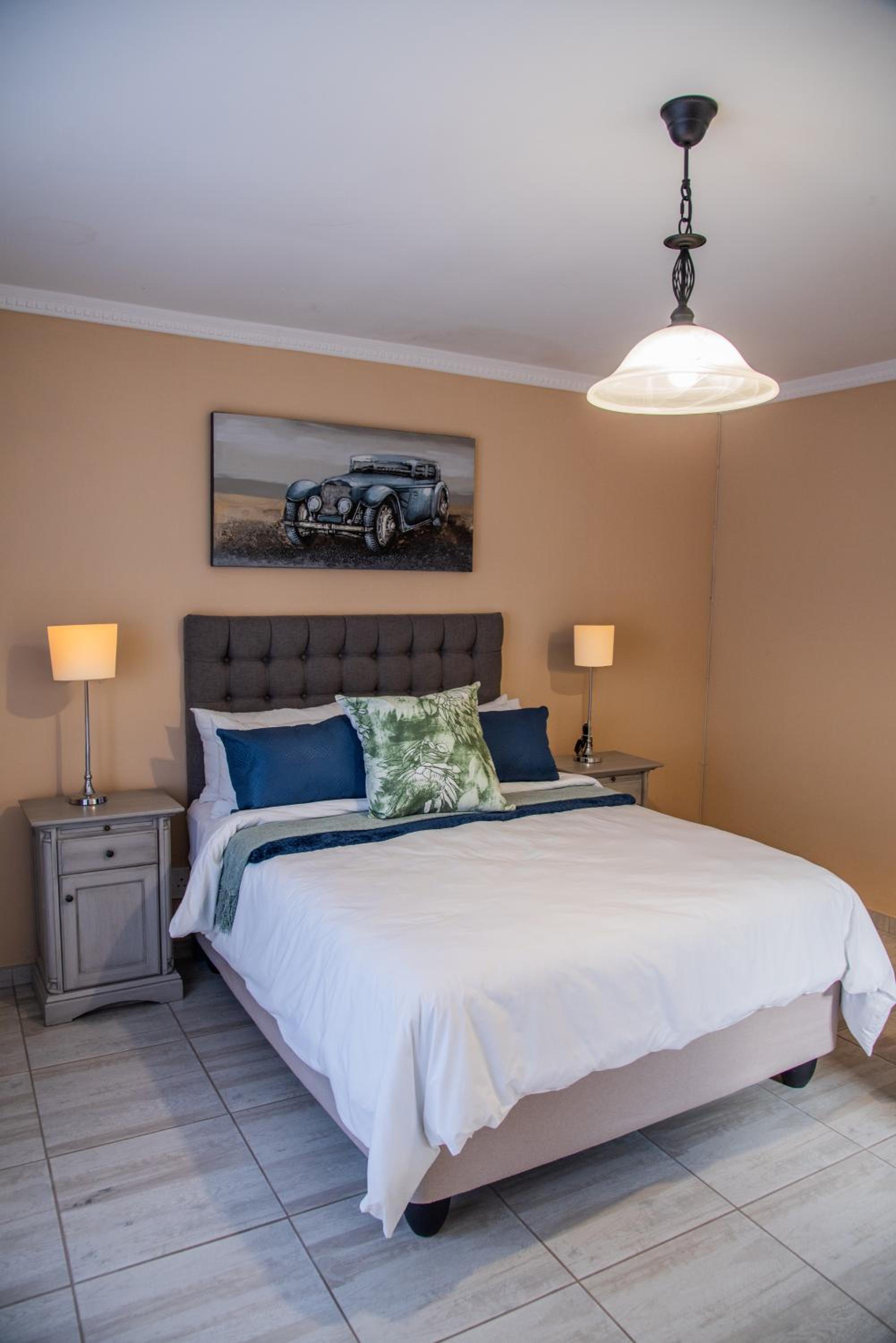 Five-Bedroom House photo 1