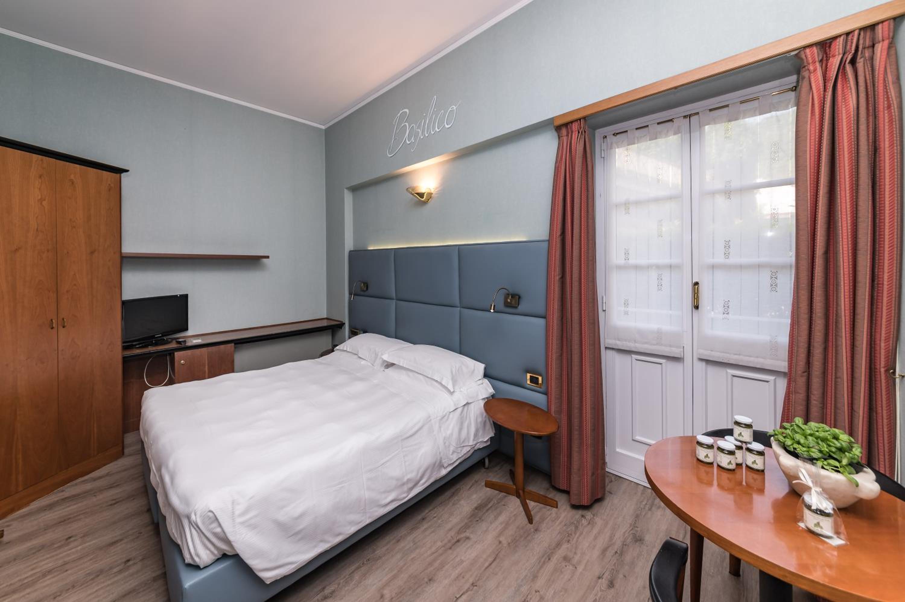 Double or Twin Room with Balcony - Photo 1