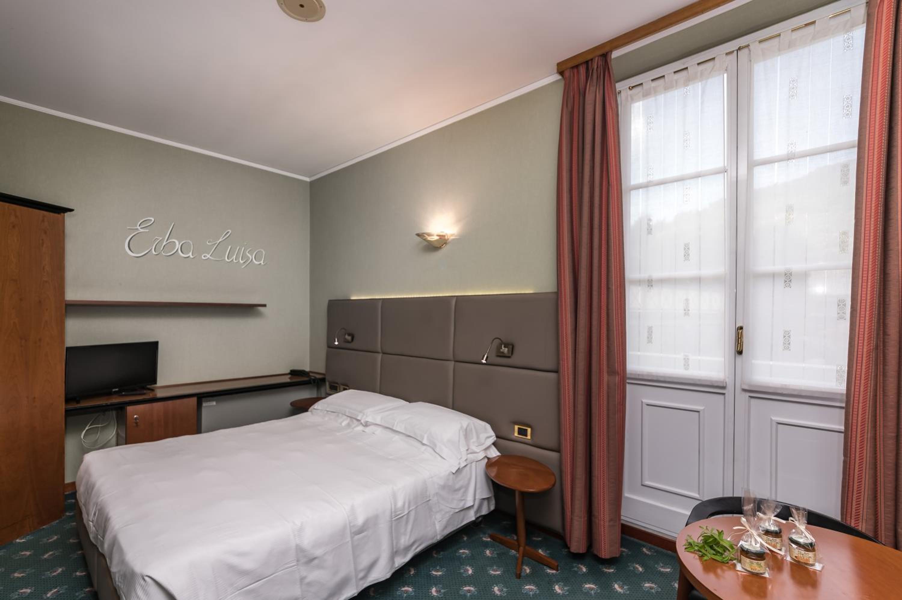 Double or Twin Room with Balcony - Photo 4