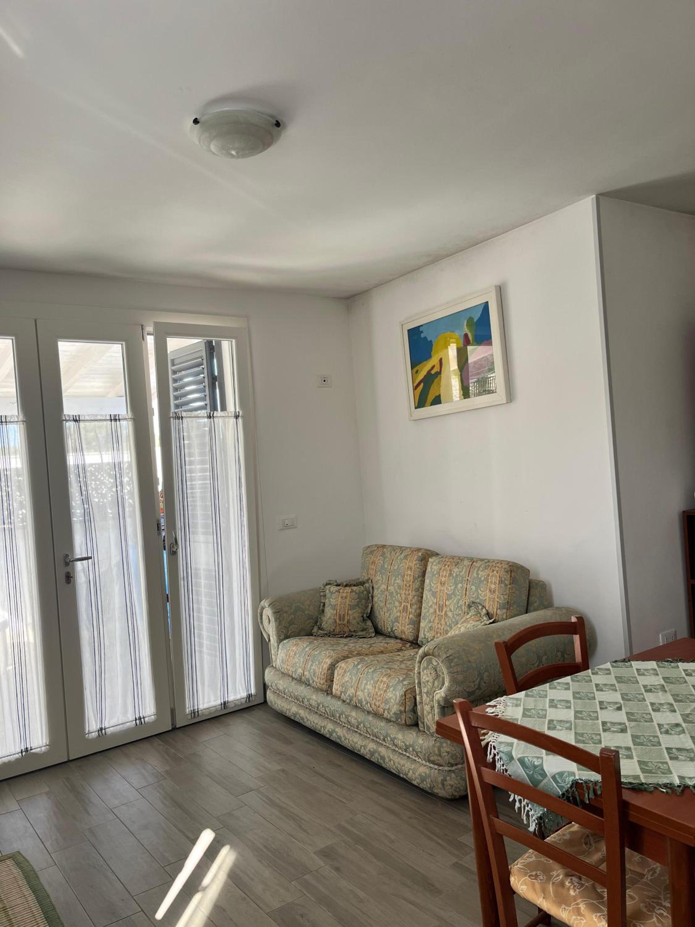 One-Bedroom House photo 1