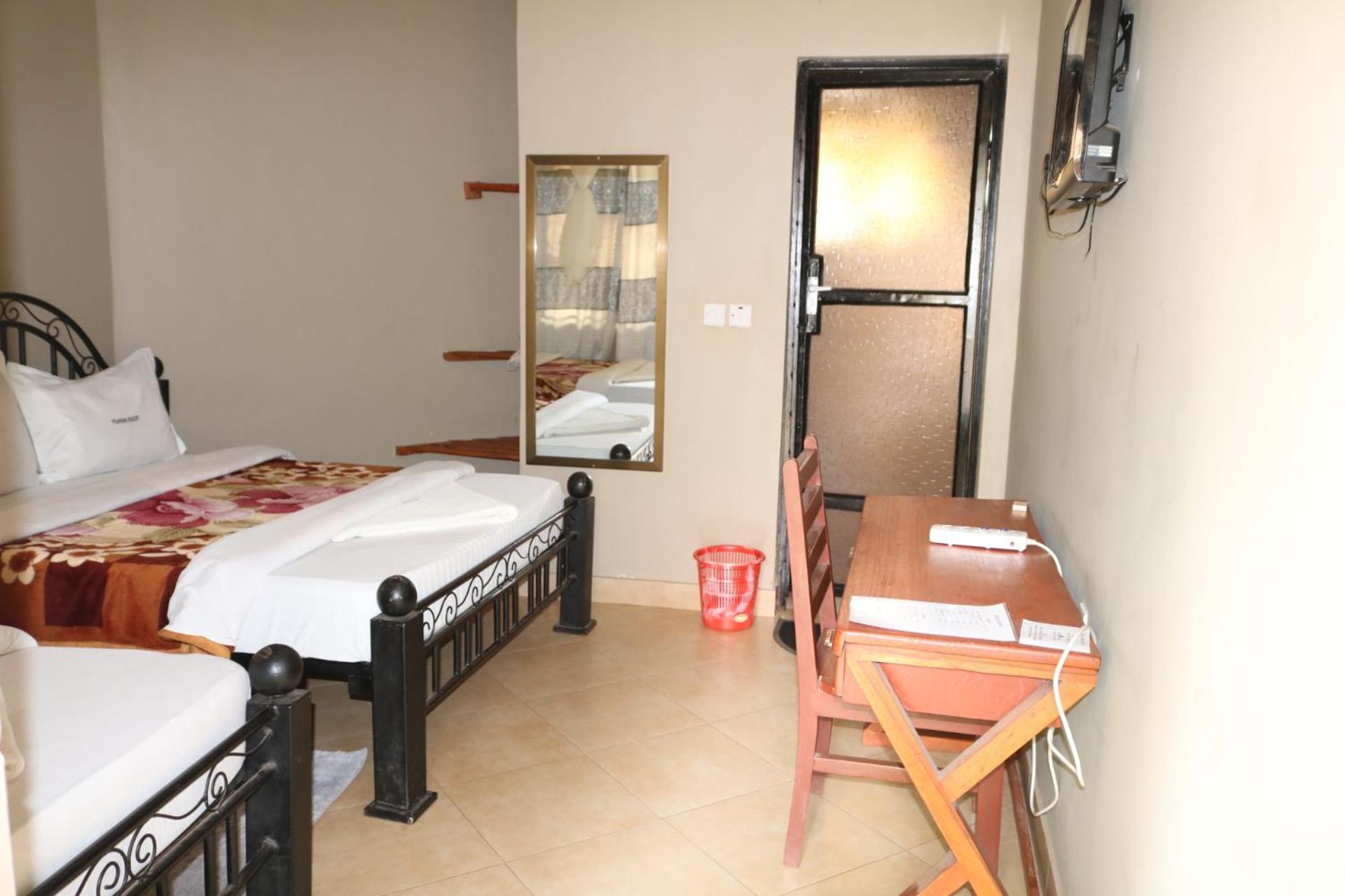 Double Or Twin Room With Private Bathroom photo 2