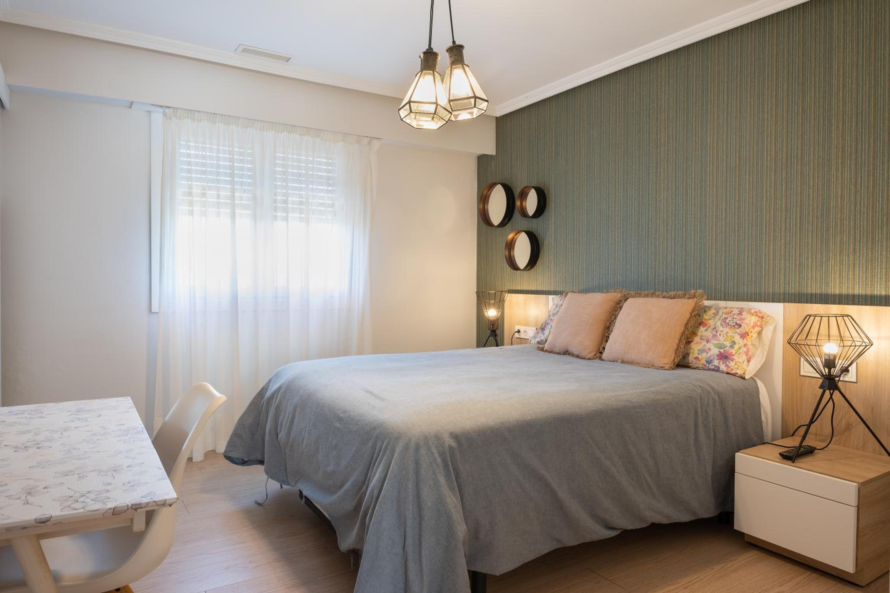 One-Bedroom Apartment - Photo 1