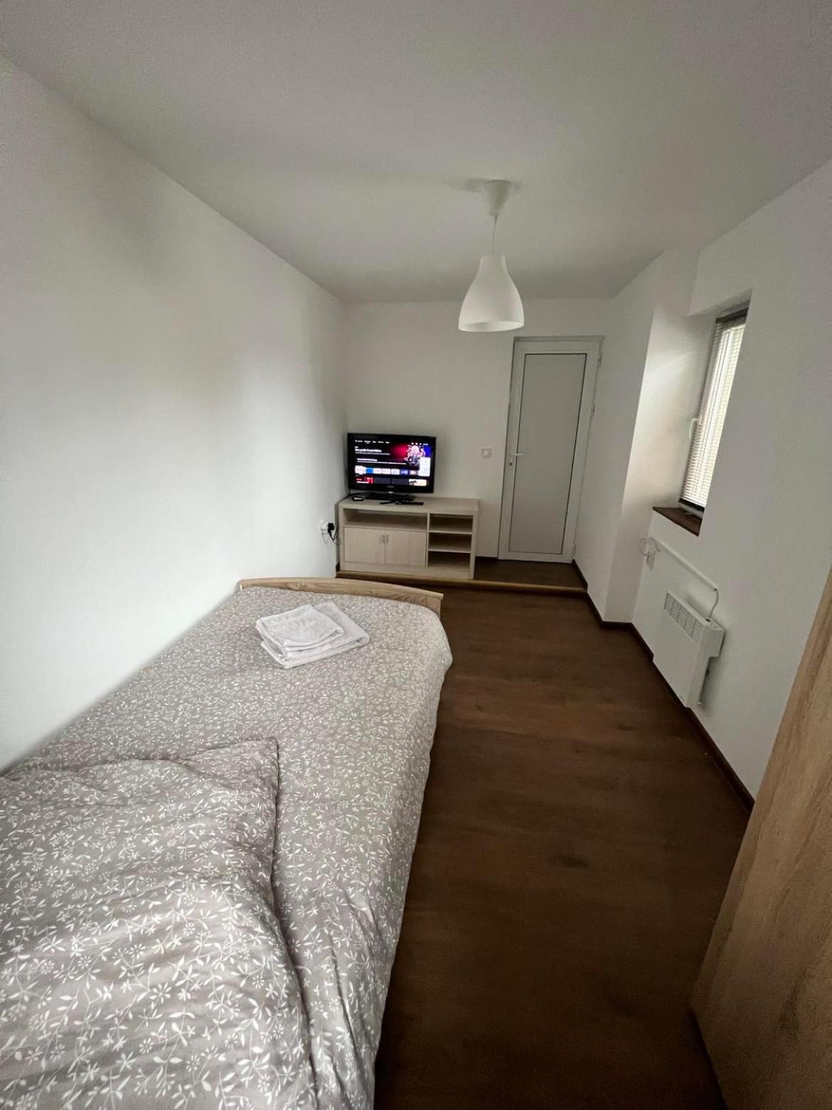Standard Single Room with Shared Bathroom photo 2