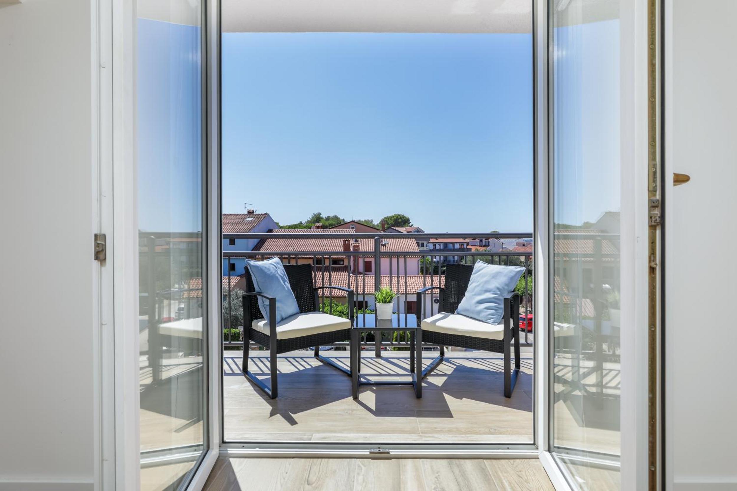 Studio with Balcony photo 2
