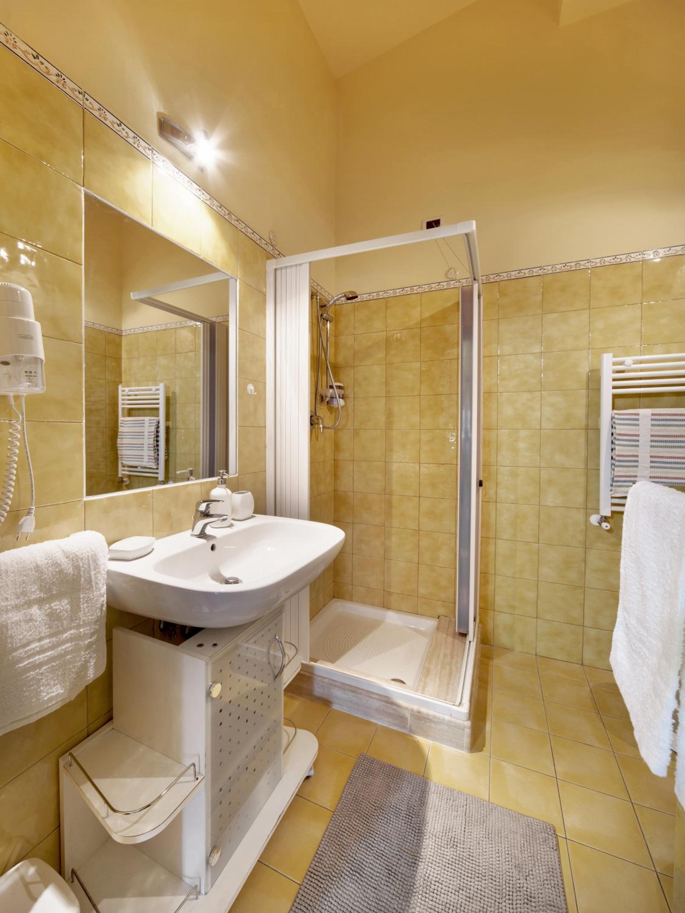 Double or Twin Room - Photo 4