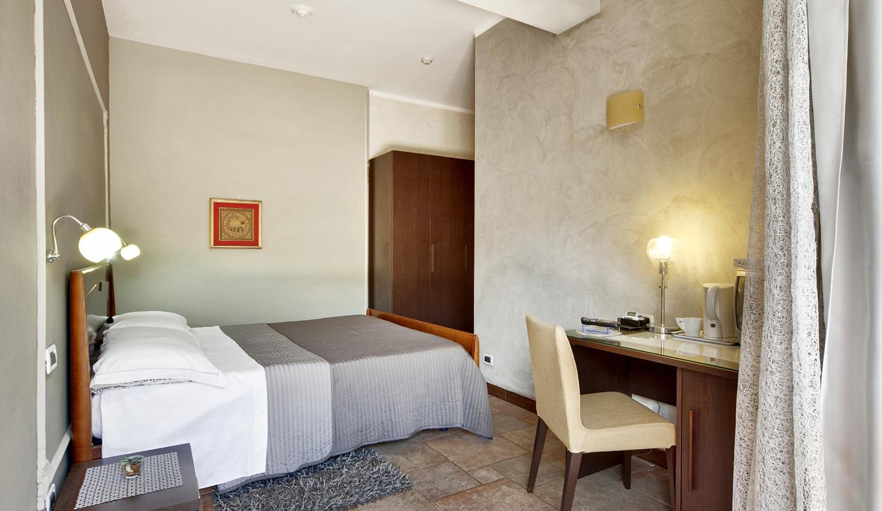Double or Twin Room - Photo 3