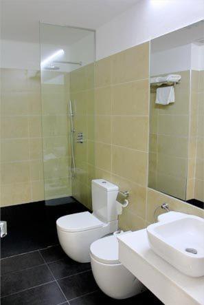 Double or Twin Room - Photo 20