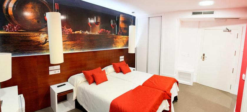 Double or Twin Room - Photo 12