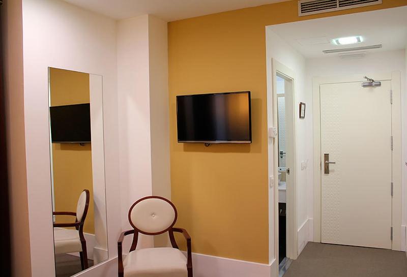 Double or Twin Room - Photo 14