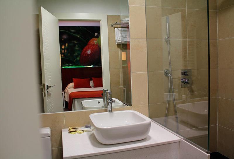 Double or Twin Room - Photo 15