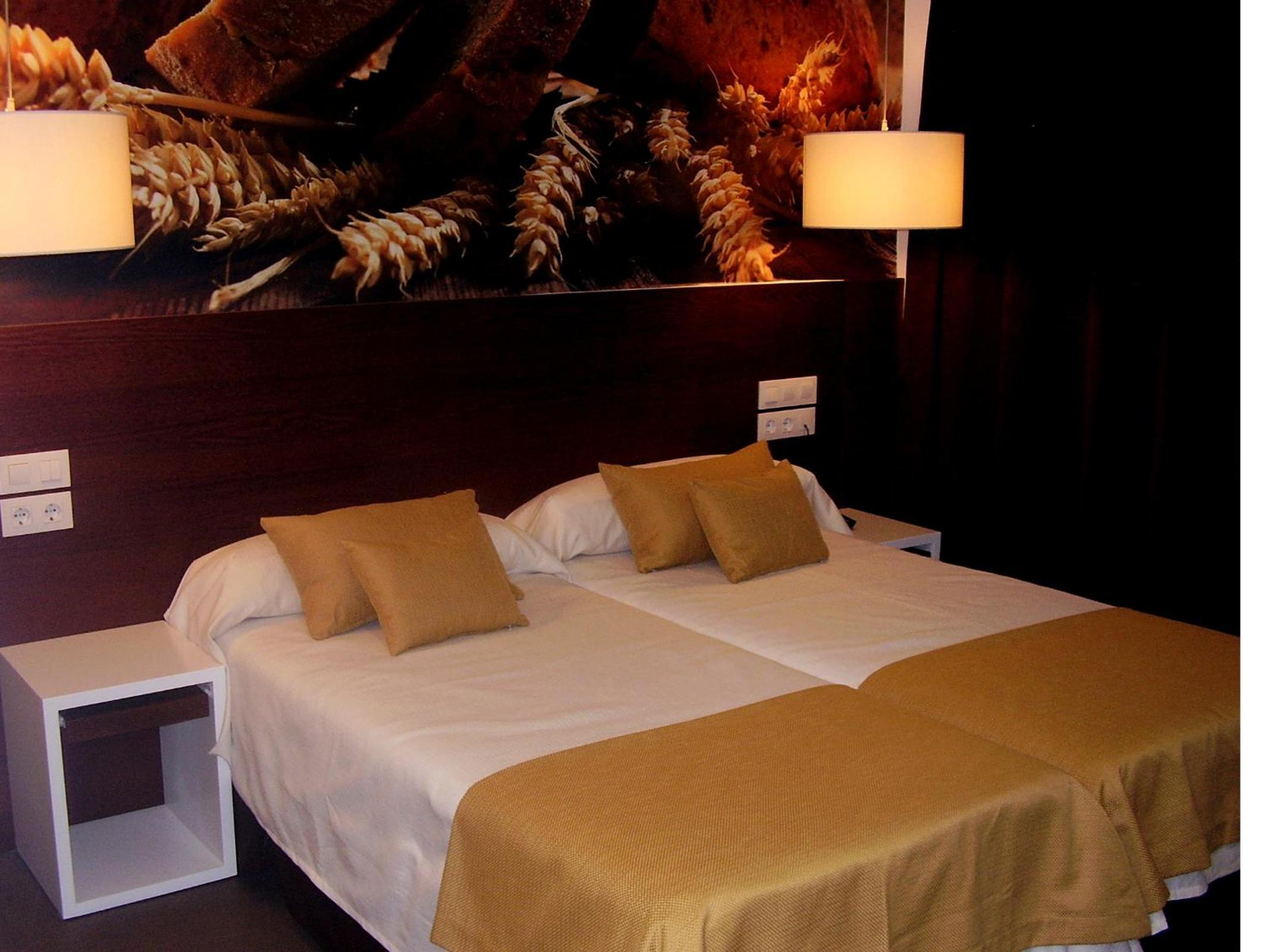 Double or Twin Room - Photo 7