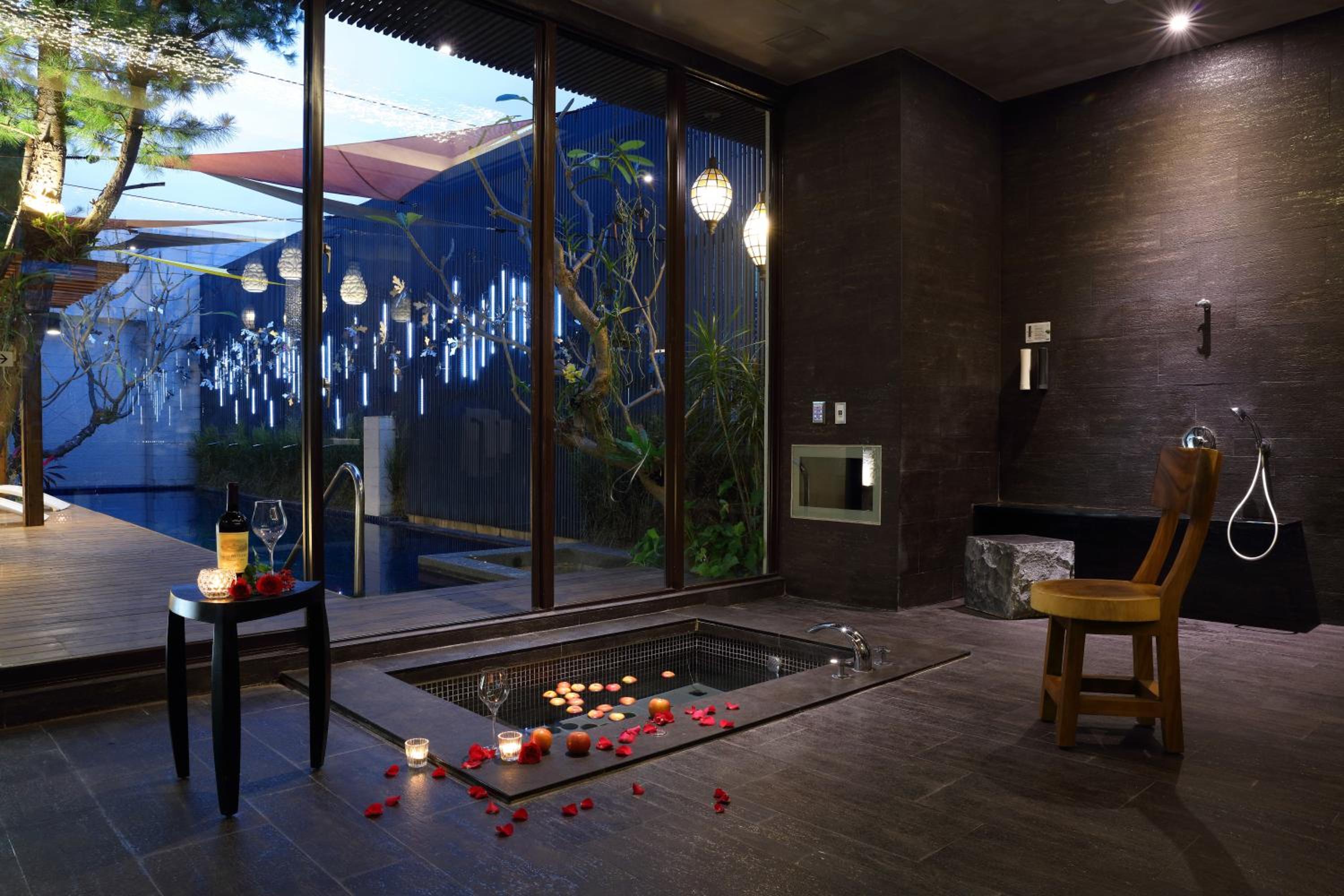 Poolside Suite photo 3