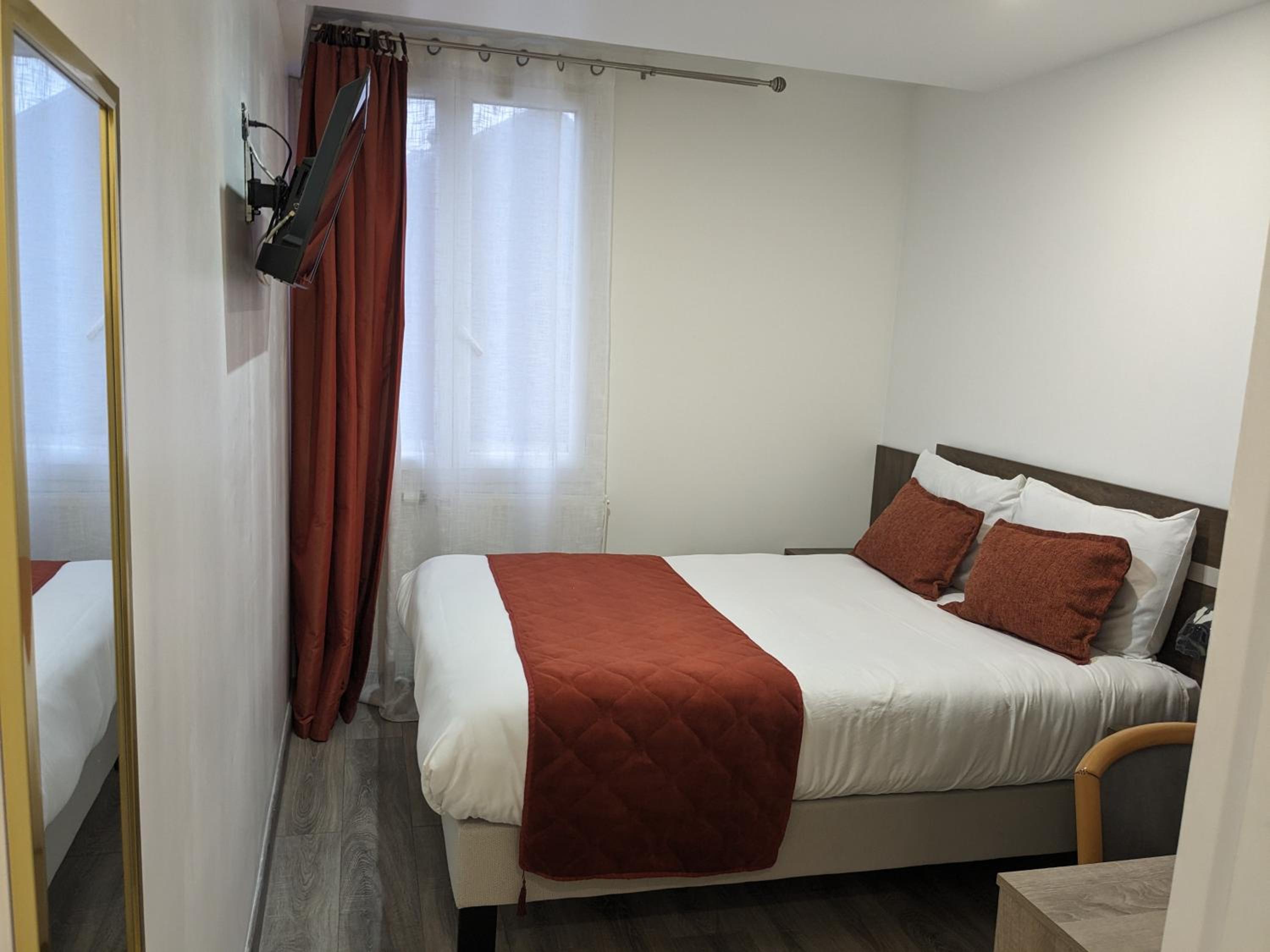 Double Room - Photo 7