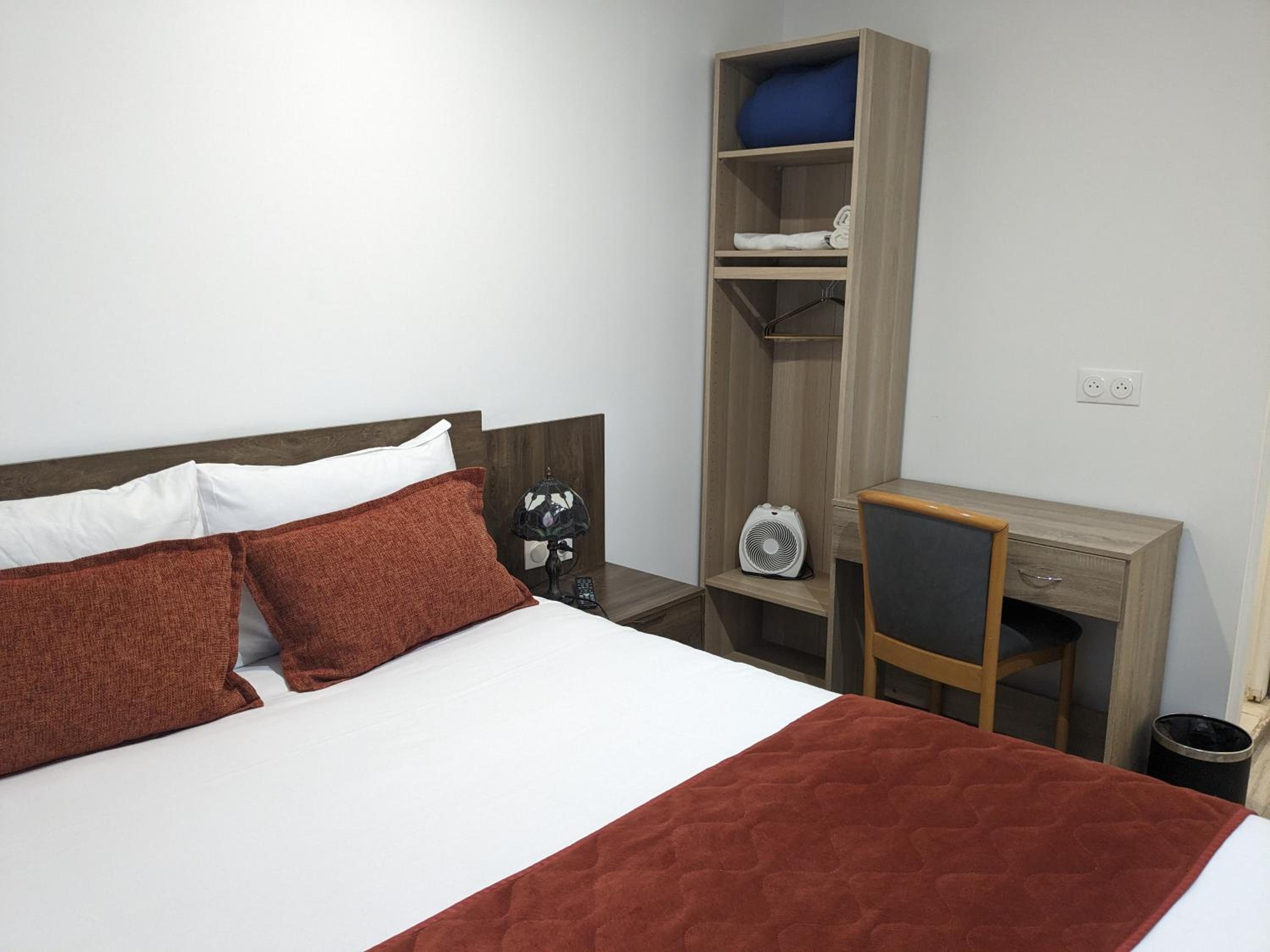 Double Room - Photo 5