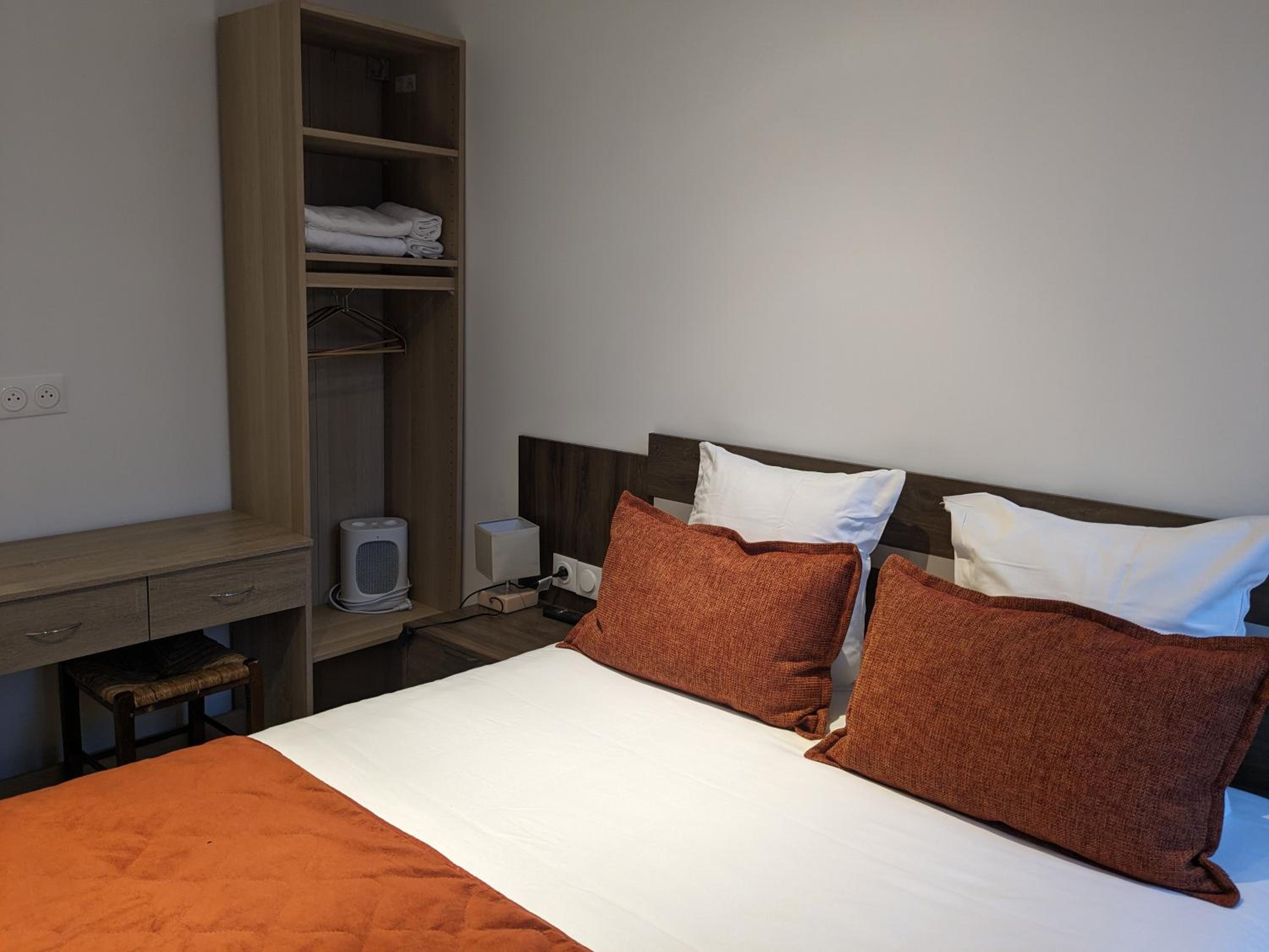 Double Room - Photo 4