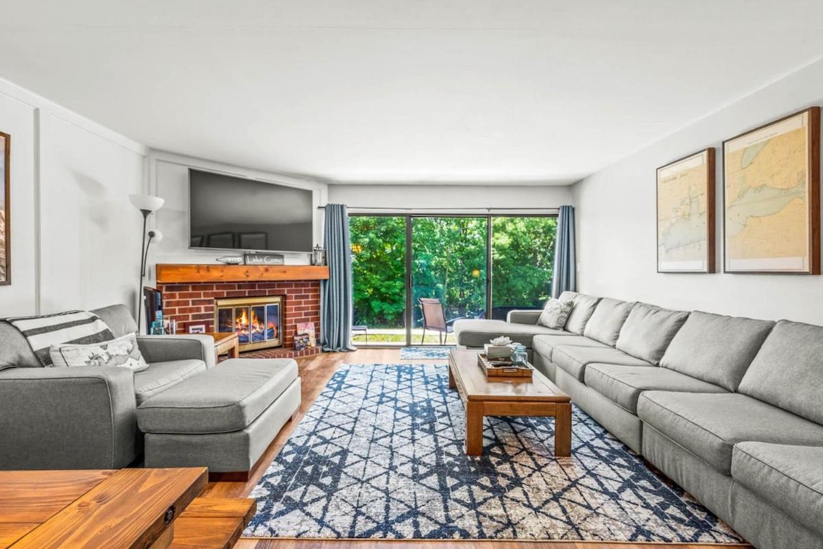 Family Room photo 3