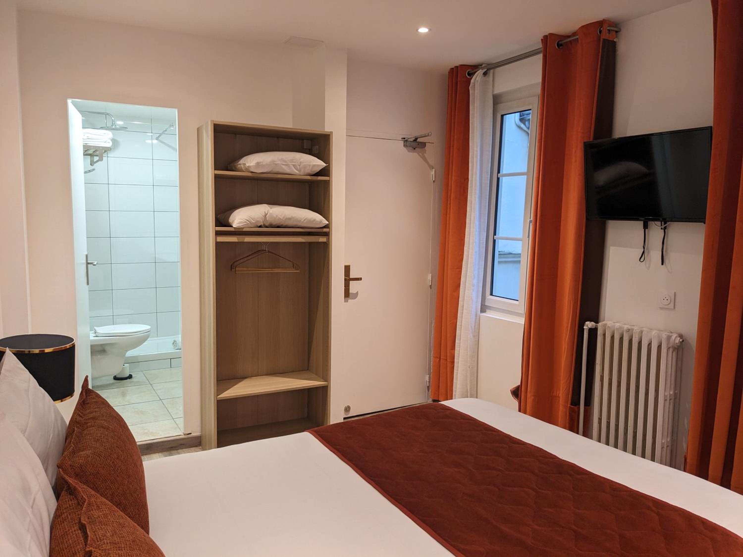 Large Double Room - Photo 14