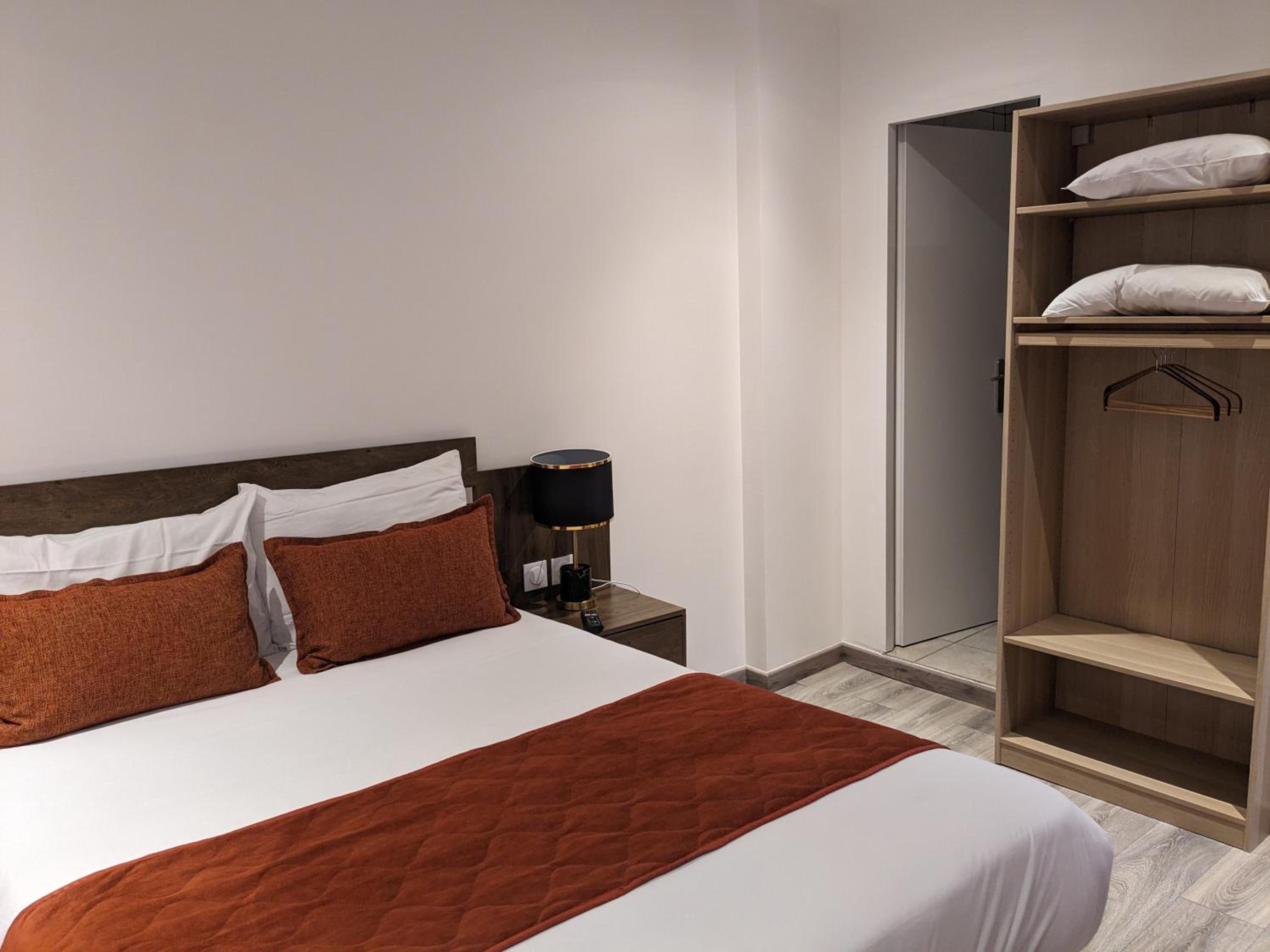 Large Double Room - Photo 28