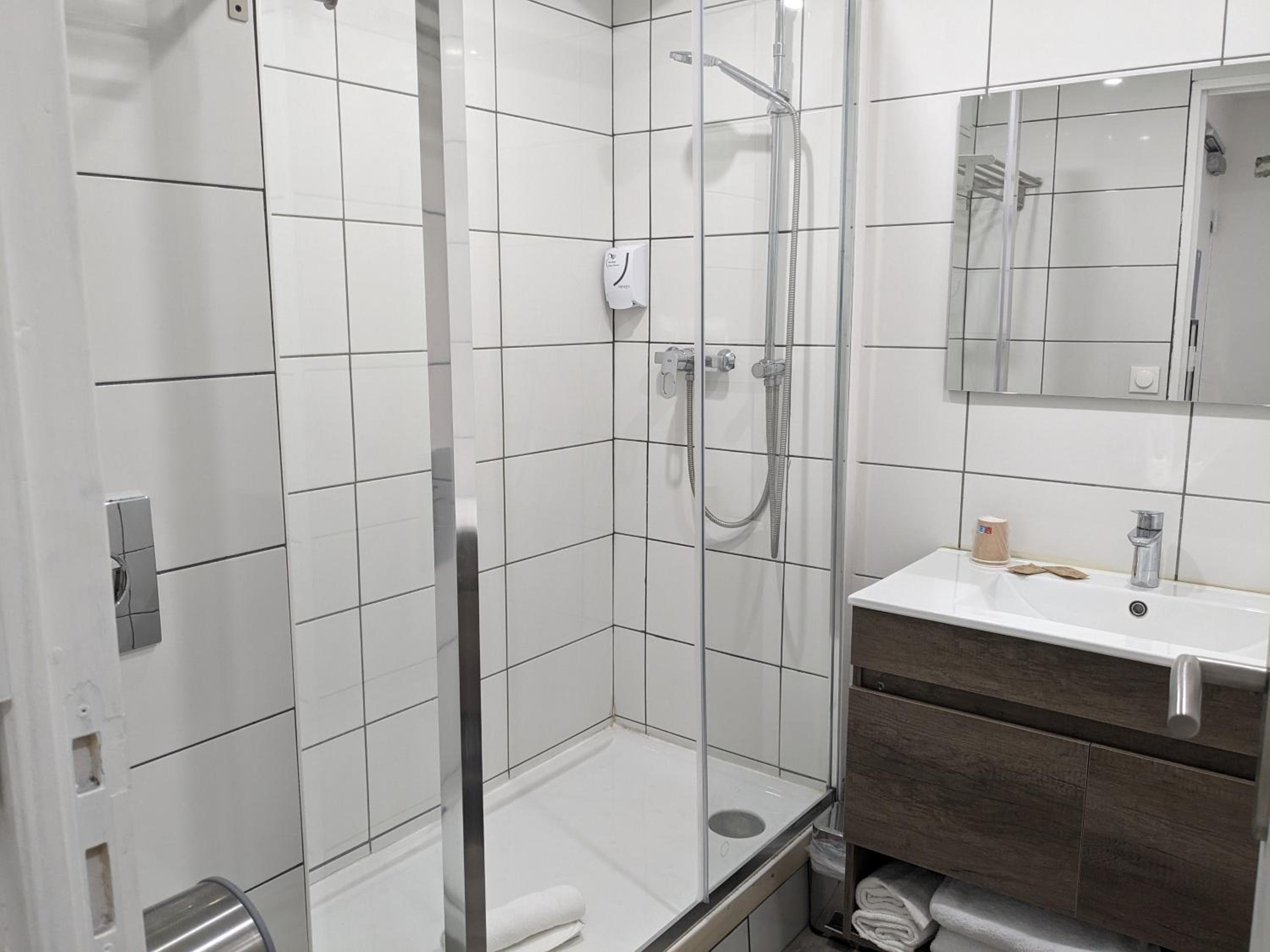 Large Double Room - Photo 8