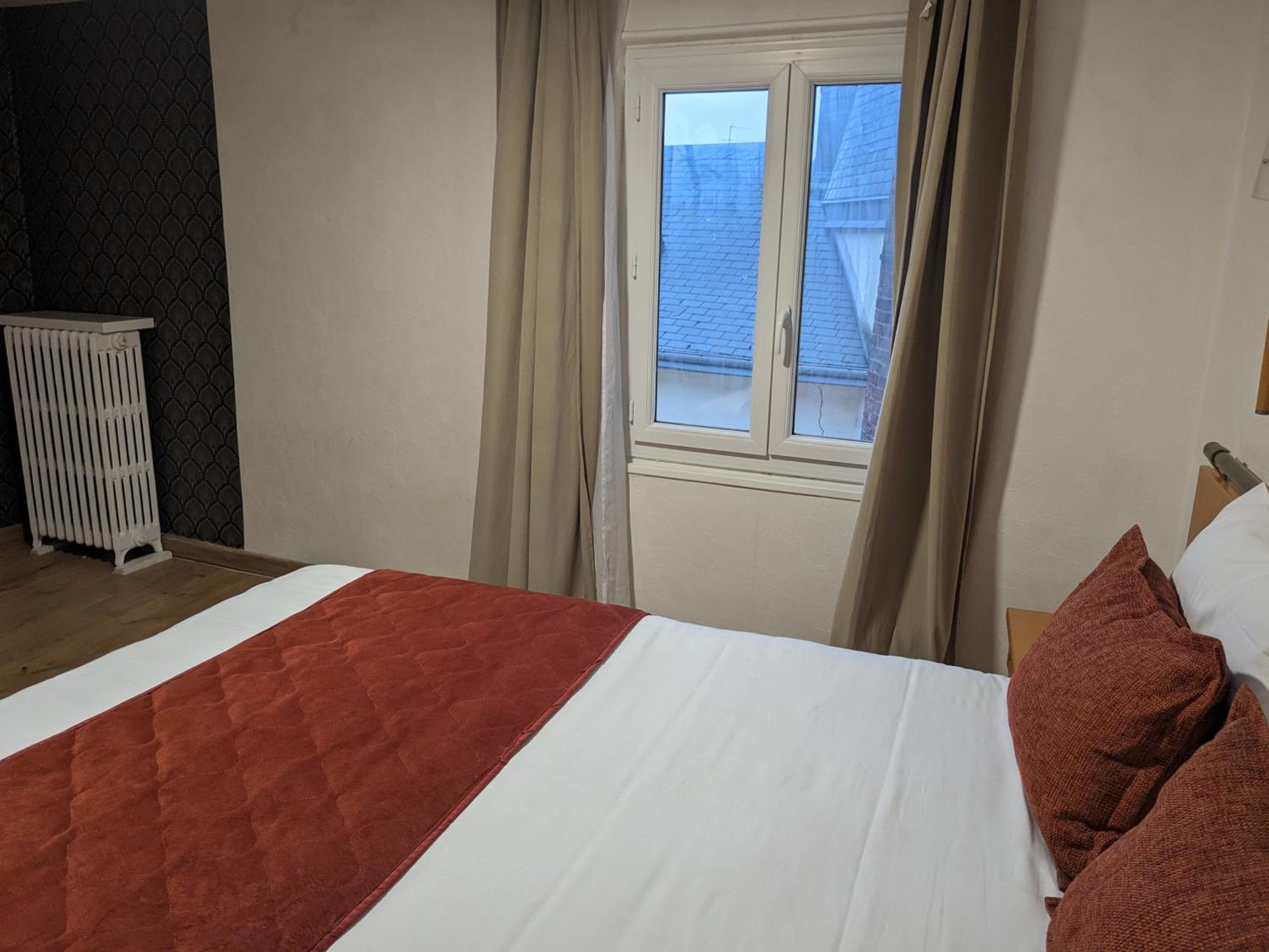 Large Double Room - Photo 12