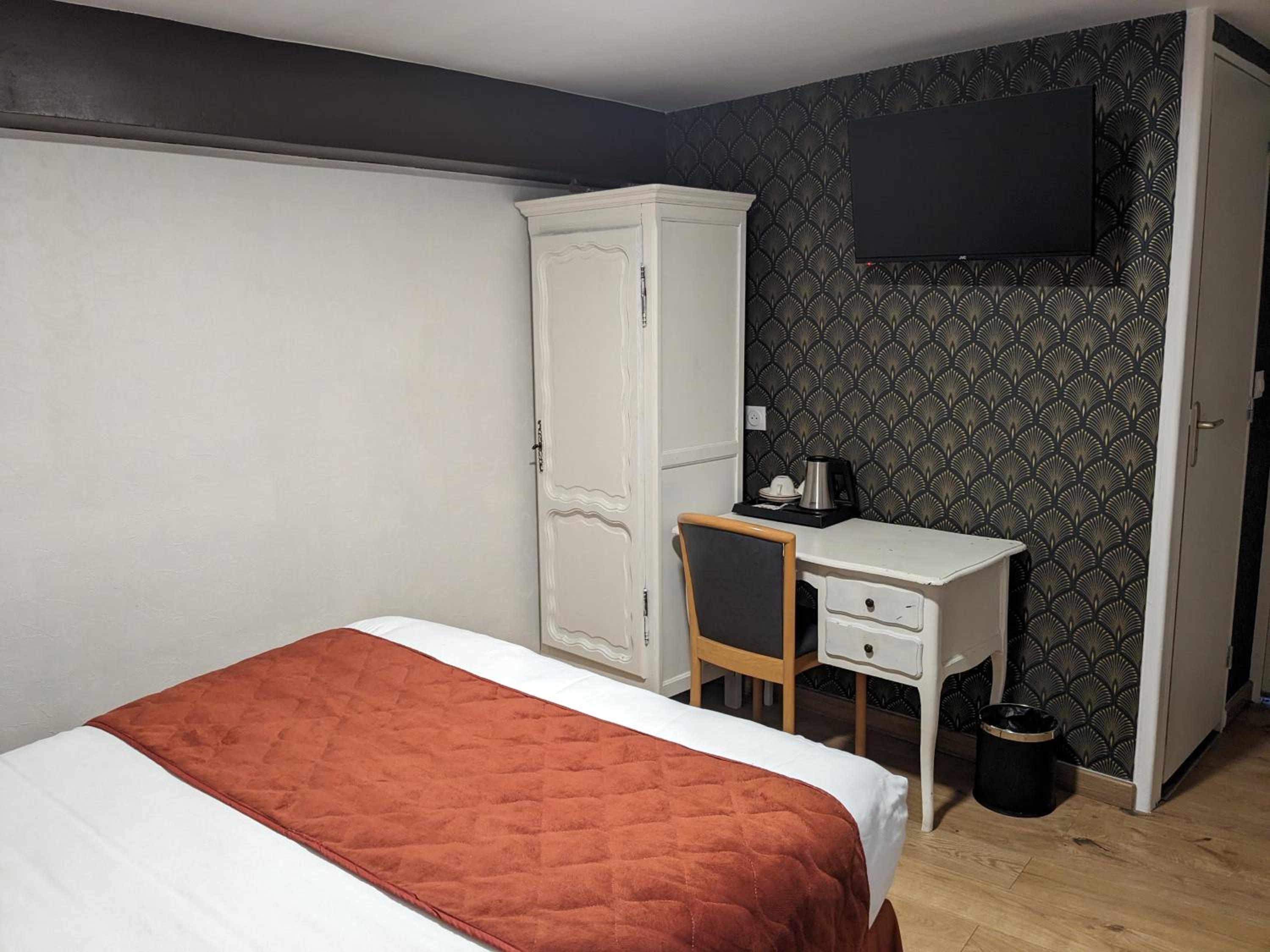 Large Double Room - Photo 11