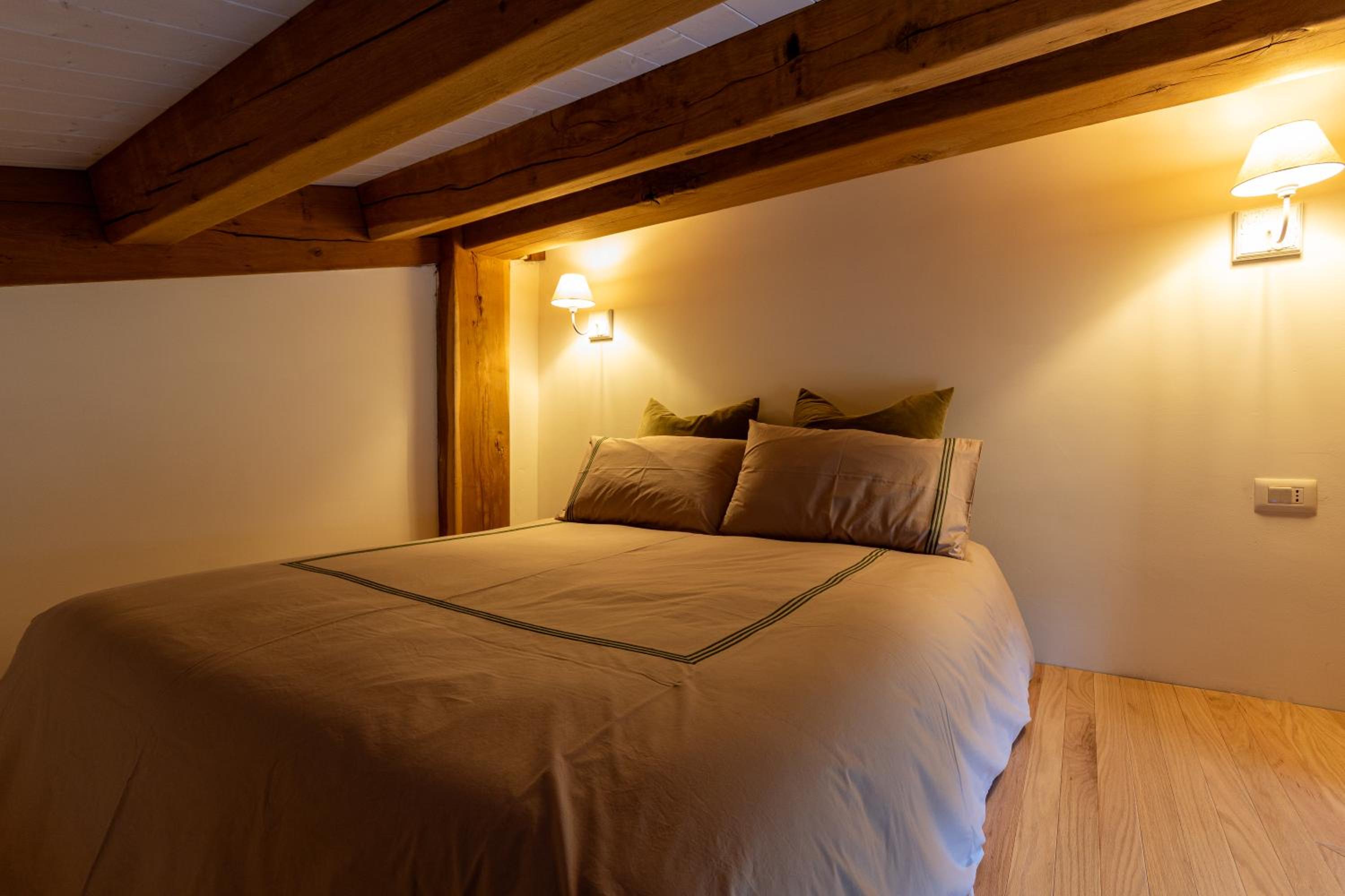 Superior King Room photo 2
