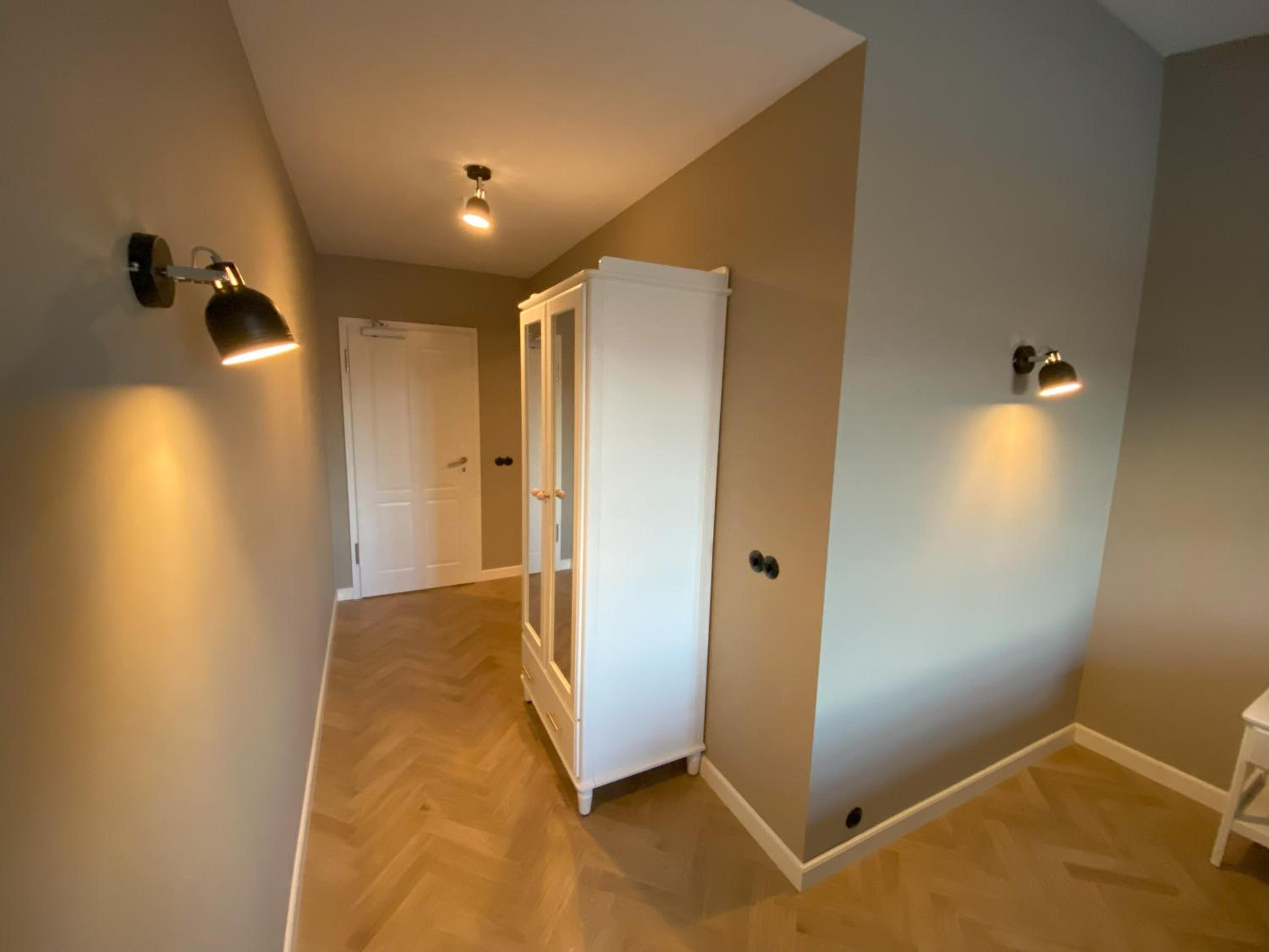 Double or Twin Economy Room with Backyard View photo 3